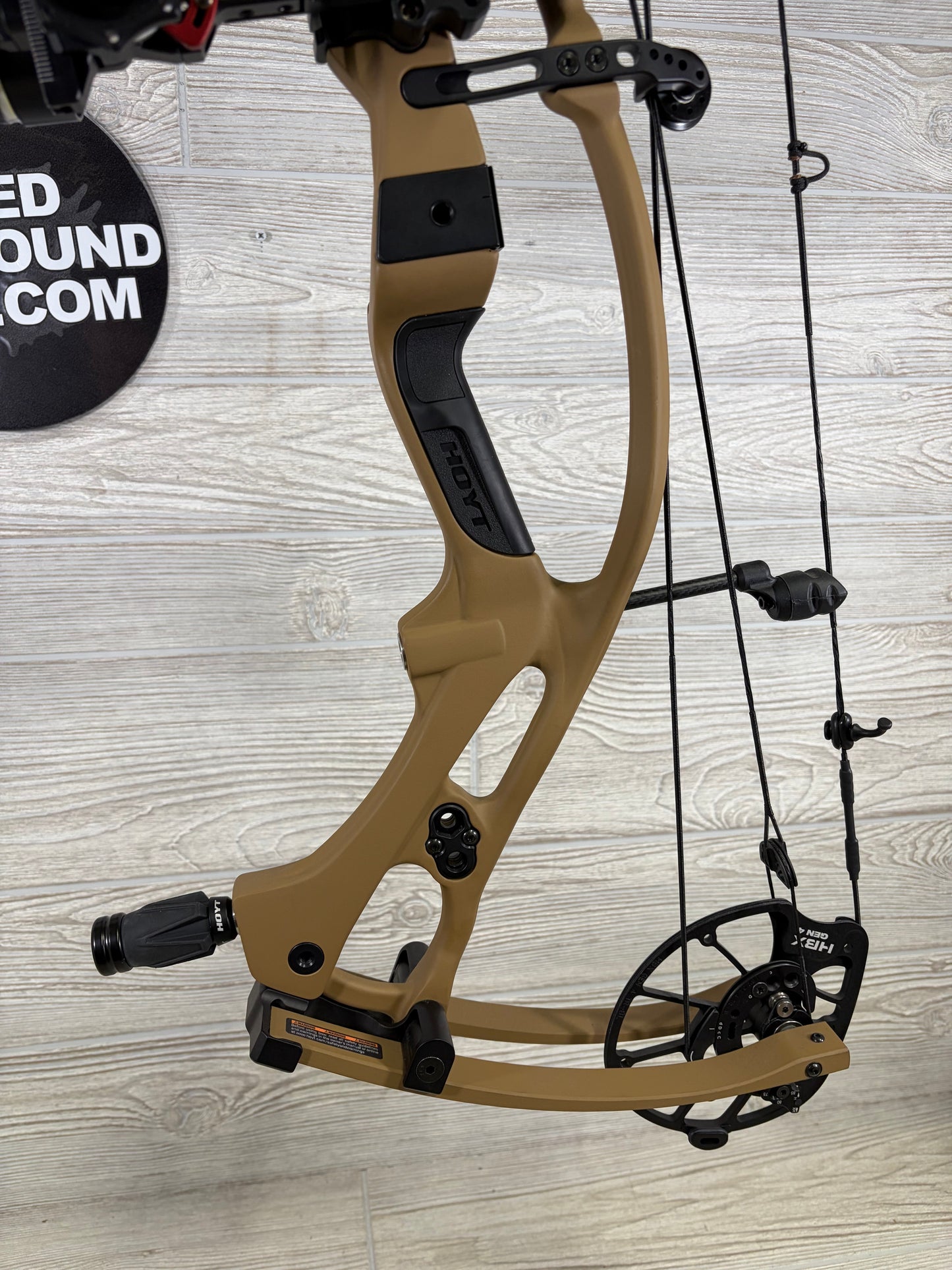 Hoyt RX-9 Left Handed 60-70# Bourbon with Accessories