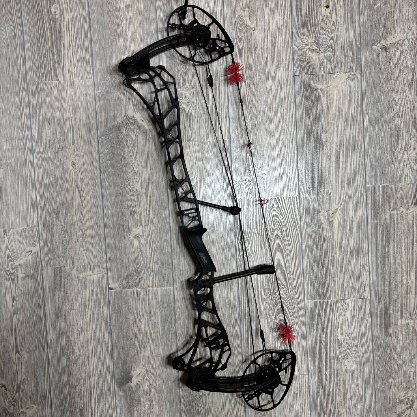 Used Mathews ARC 34 RH Black with SysymX Strings