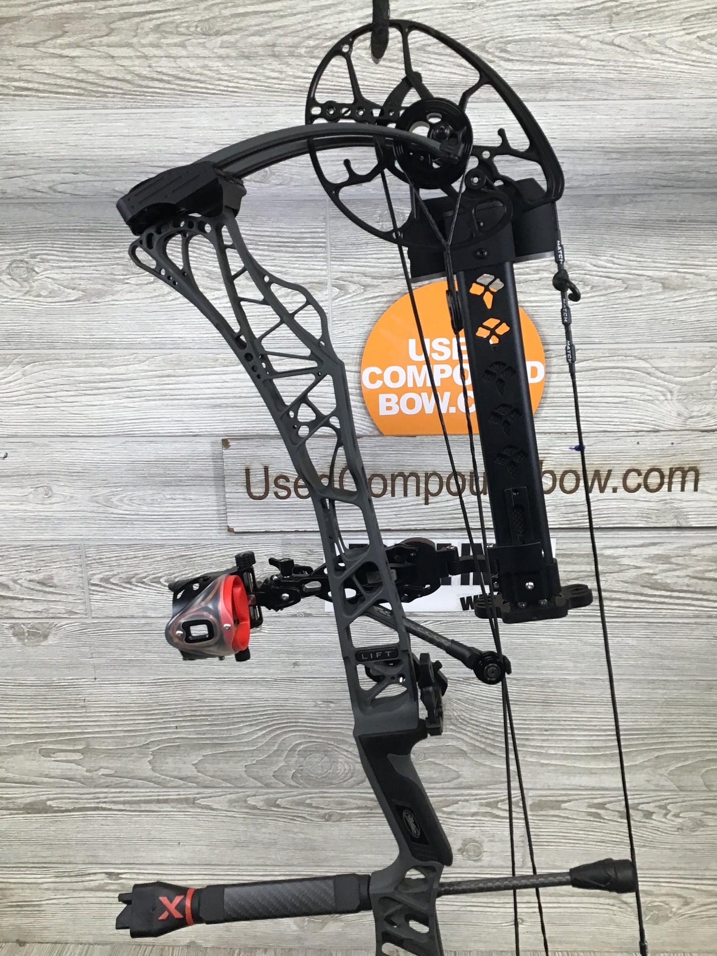 Used Mathews Lift X 29.5 Right Hand Shale 28.5/70 Package