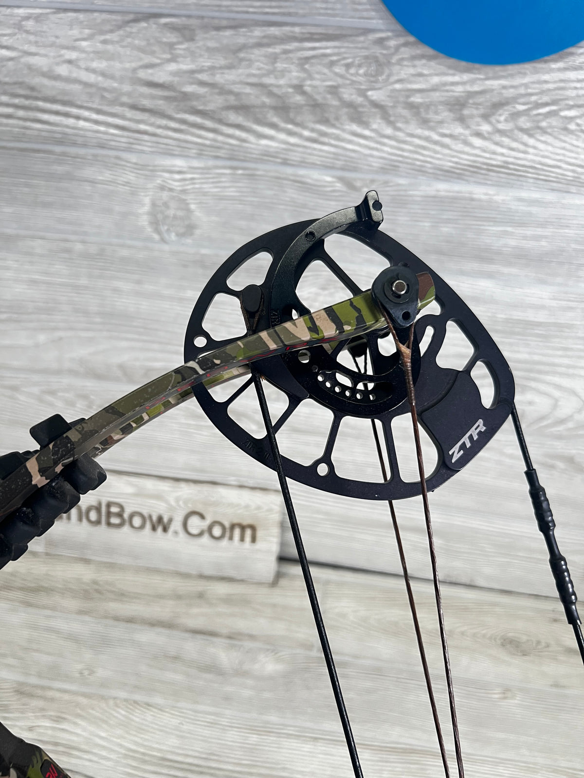 Used Hoyt Carbon RX-4 Ultra 30-32'' 55-65lbs LH Under Armor Forest Camo Bow PKG