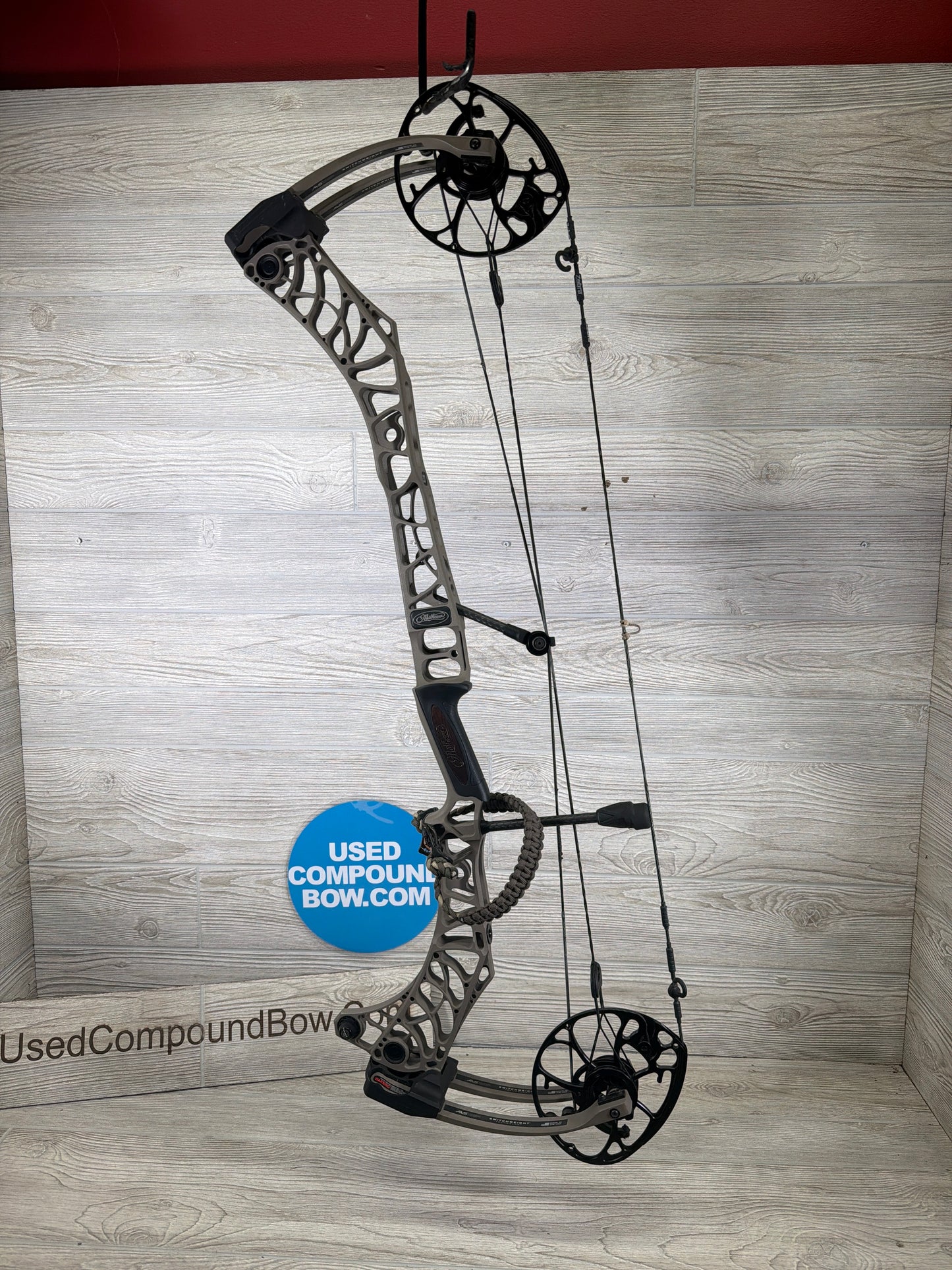 Used Mathews V3X 33 28" 70lb Right Hand Granite Bow
