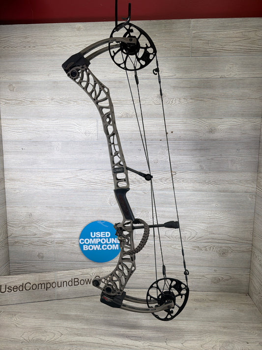 Used Mathews V3X 33 28" 70lb Right Hand Granite Bow