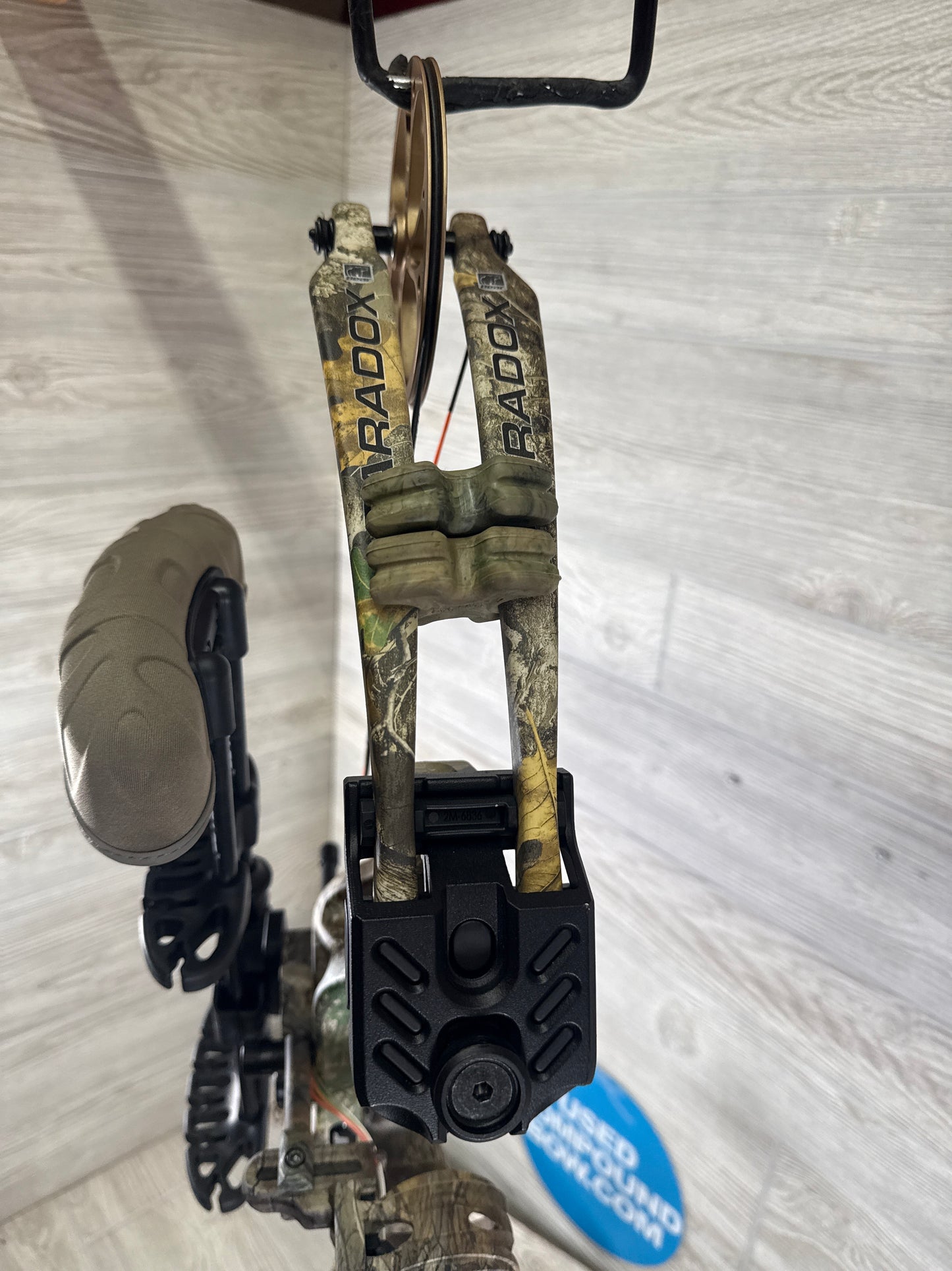Used Bear Paradox 55-70# RH Real Tree Package