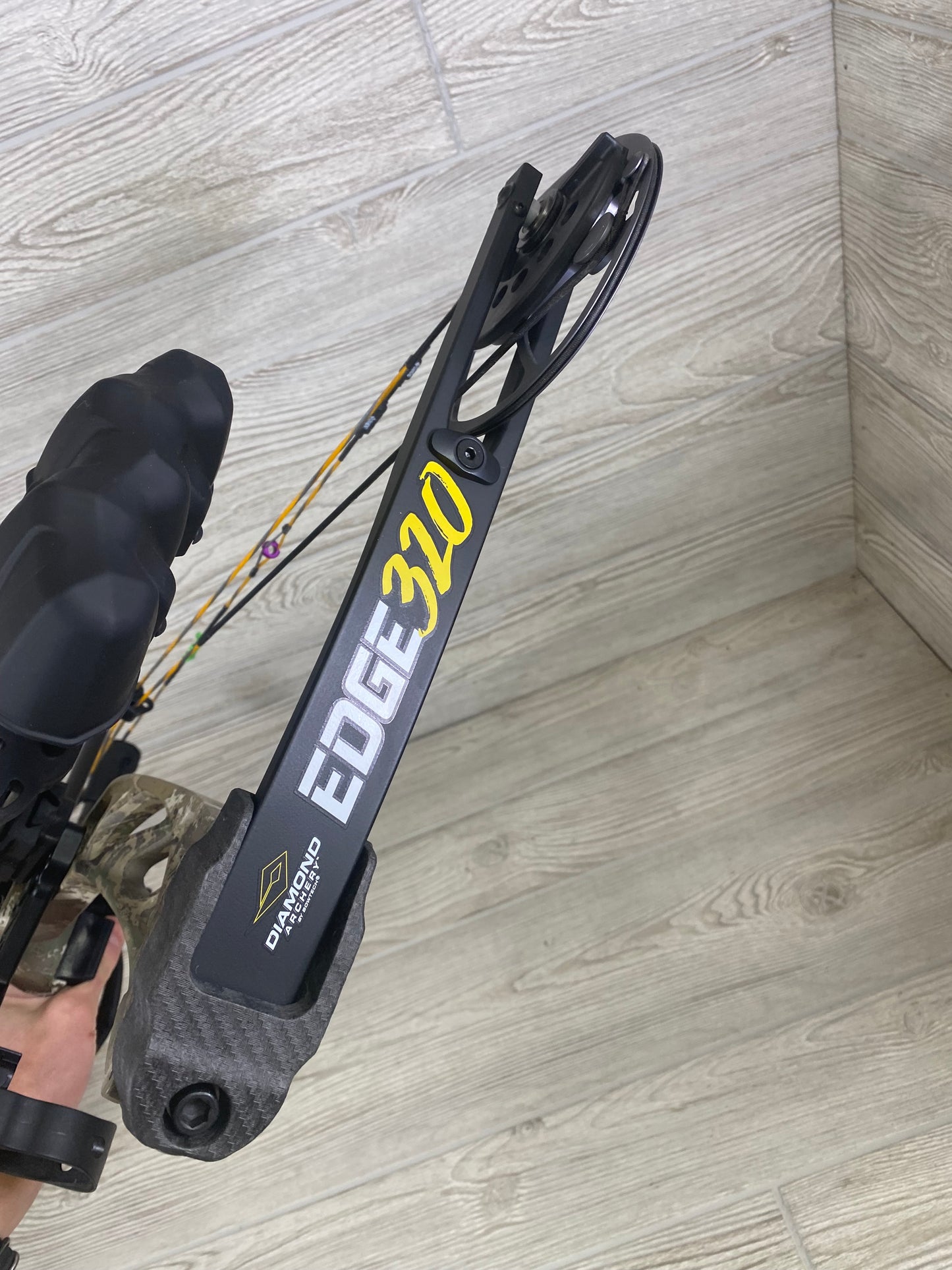 Diamond Edge 320 RH Bow Package