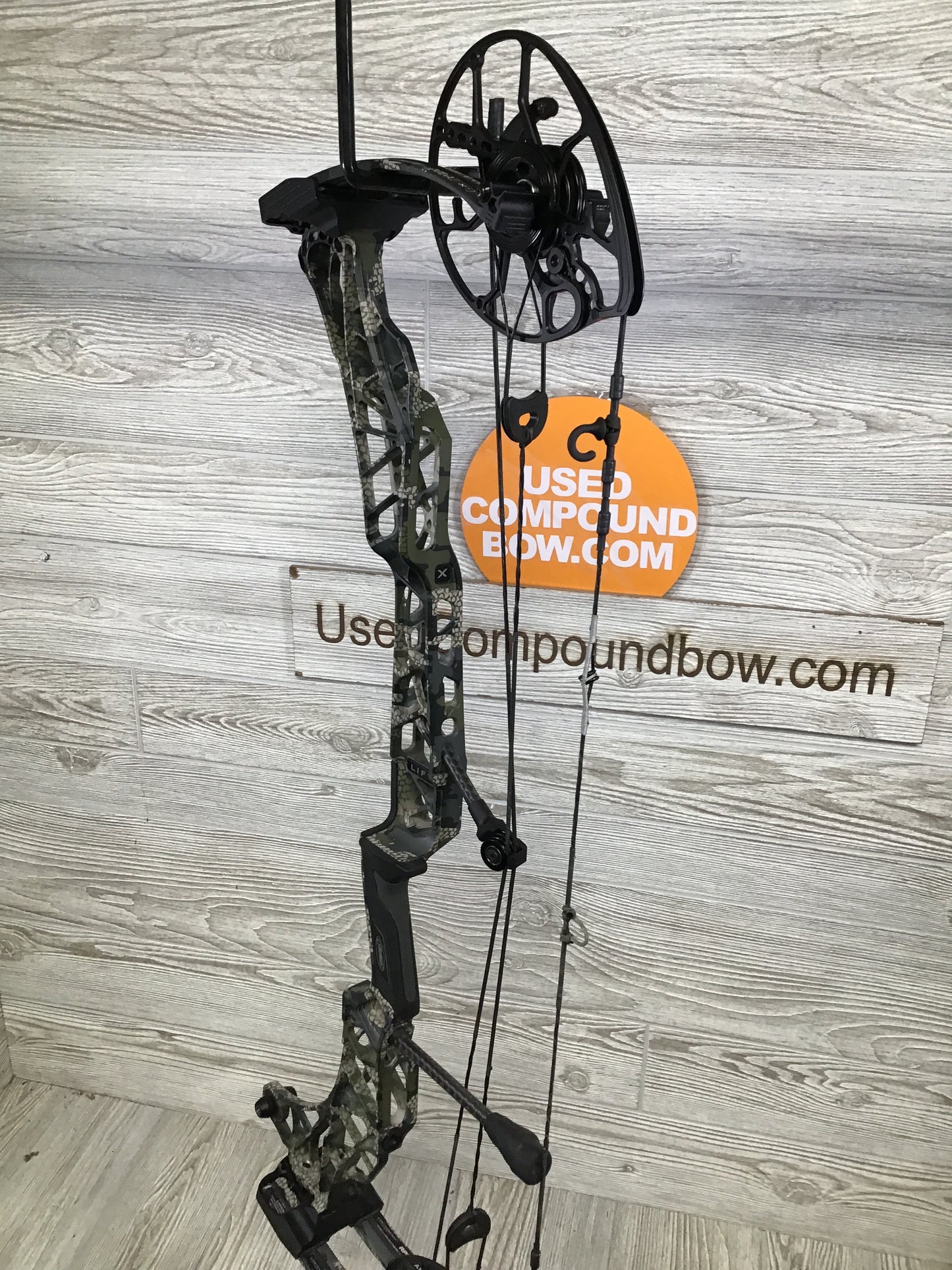 Used Mathews LIFT X 29.5 28" 70lb RH Kuiu Verde
