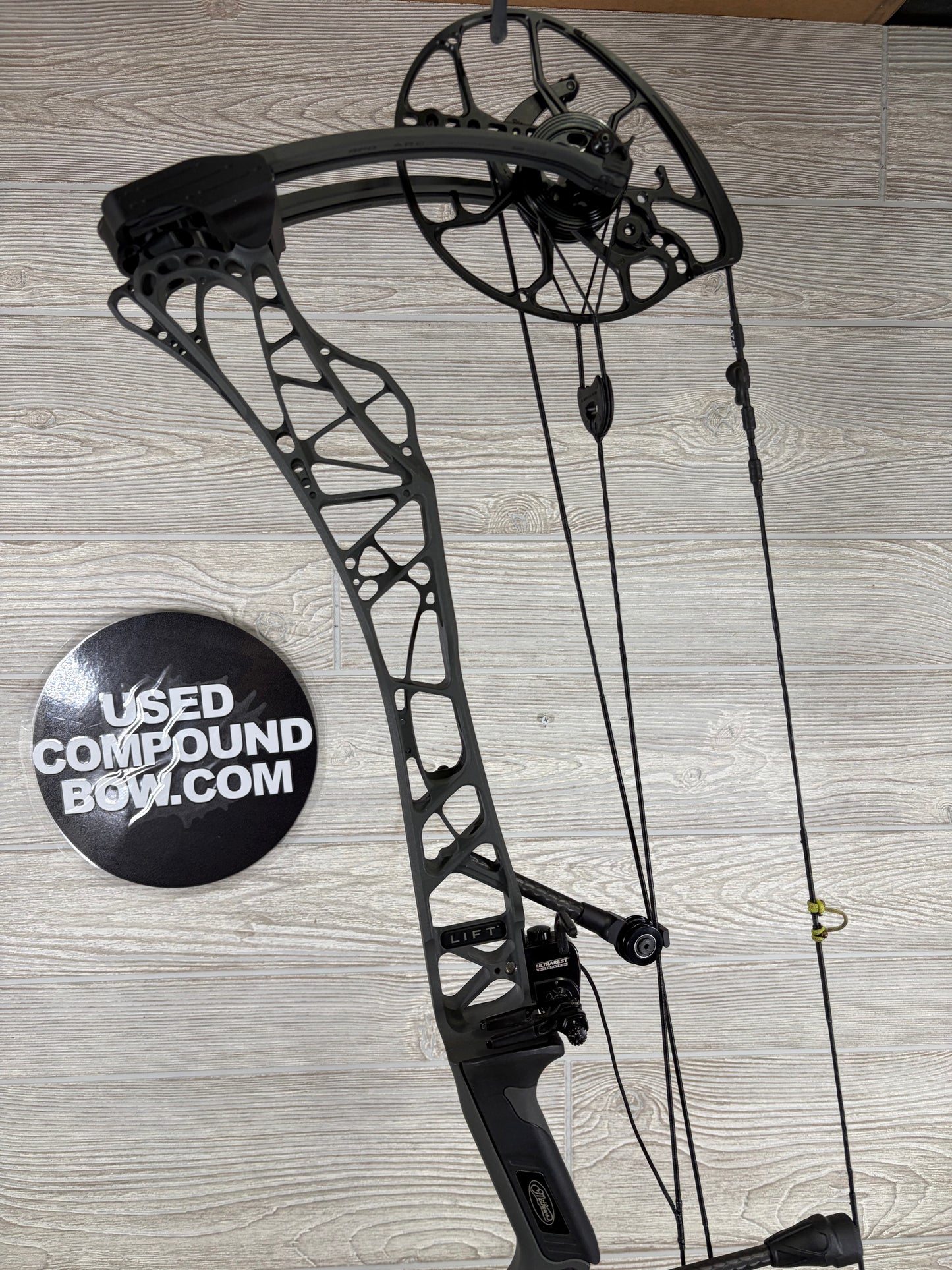 Used Mathews Lift X 29.5 Right Handed Shale with Mathews MX Rest