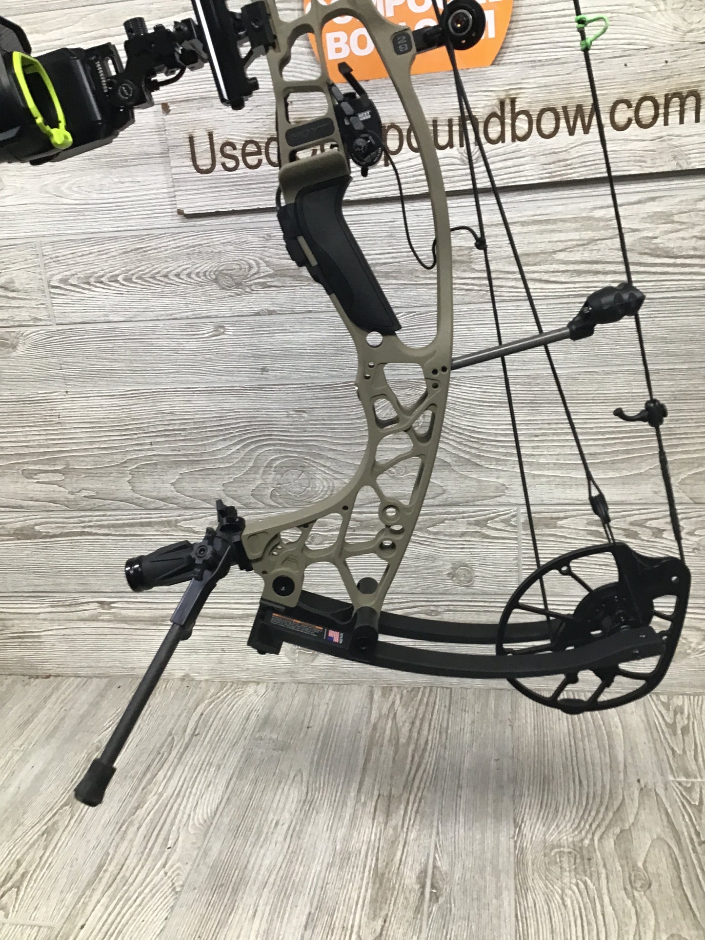 Hoyt ALPHA AX-3 29 Right Handed Sandstorm 60-70# LOADED with Garmin and Hoyt ACC