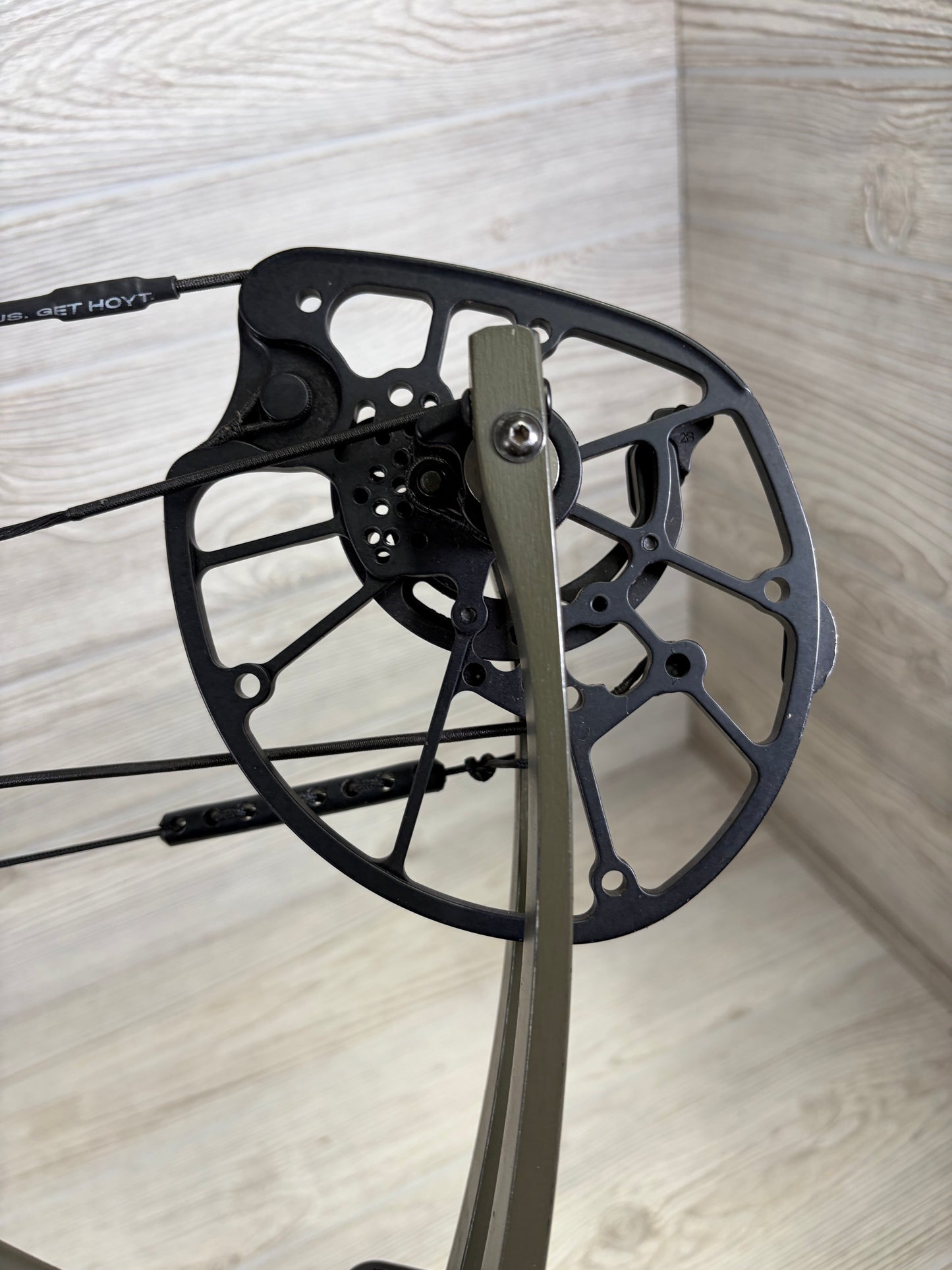 Hoyt RX-8 RH Wilderness 70lbs 25-28"