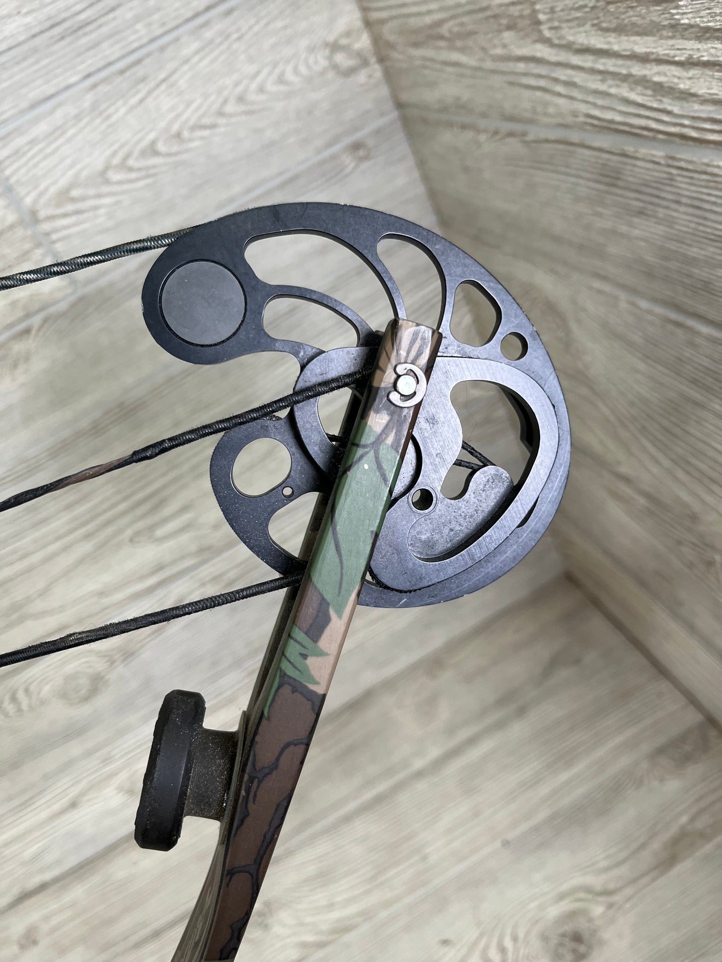 Used Mathews MQ1 30" 70lb Left Handed Bow