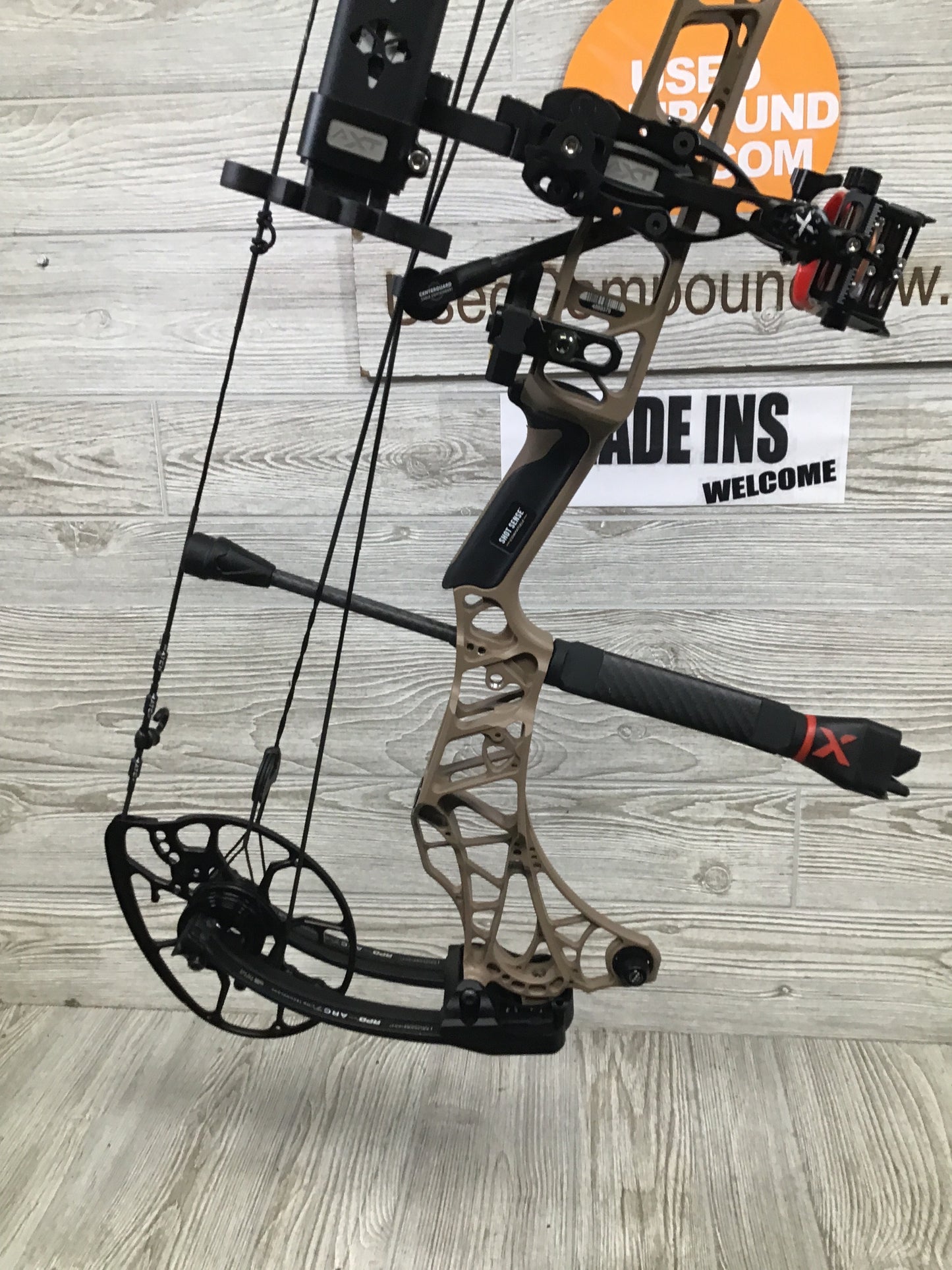 Used Mathews Lift X 29.5 Earth Riser/ Black Limbs Right Hand 27.5/60# package