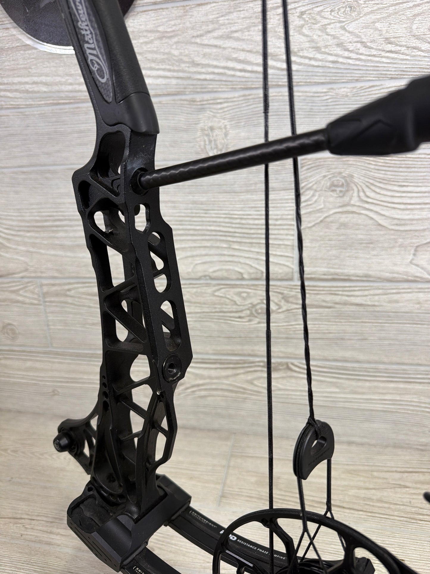 Used Mathews Lift 33 Black Right Hand 31" 70LB
