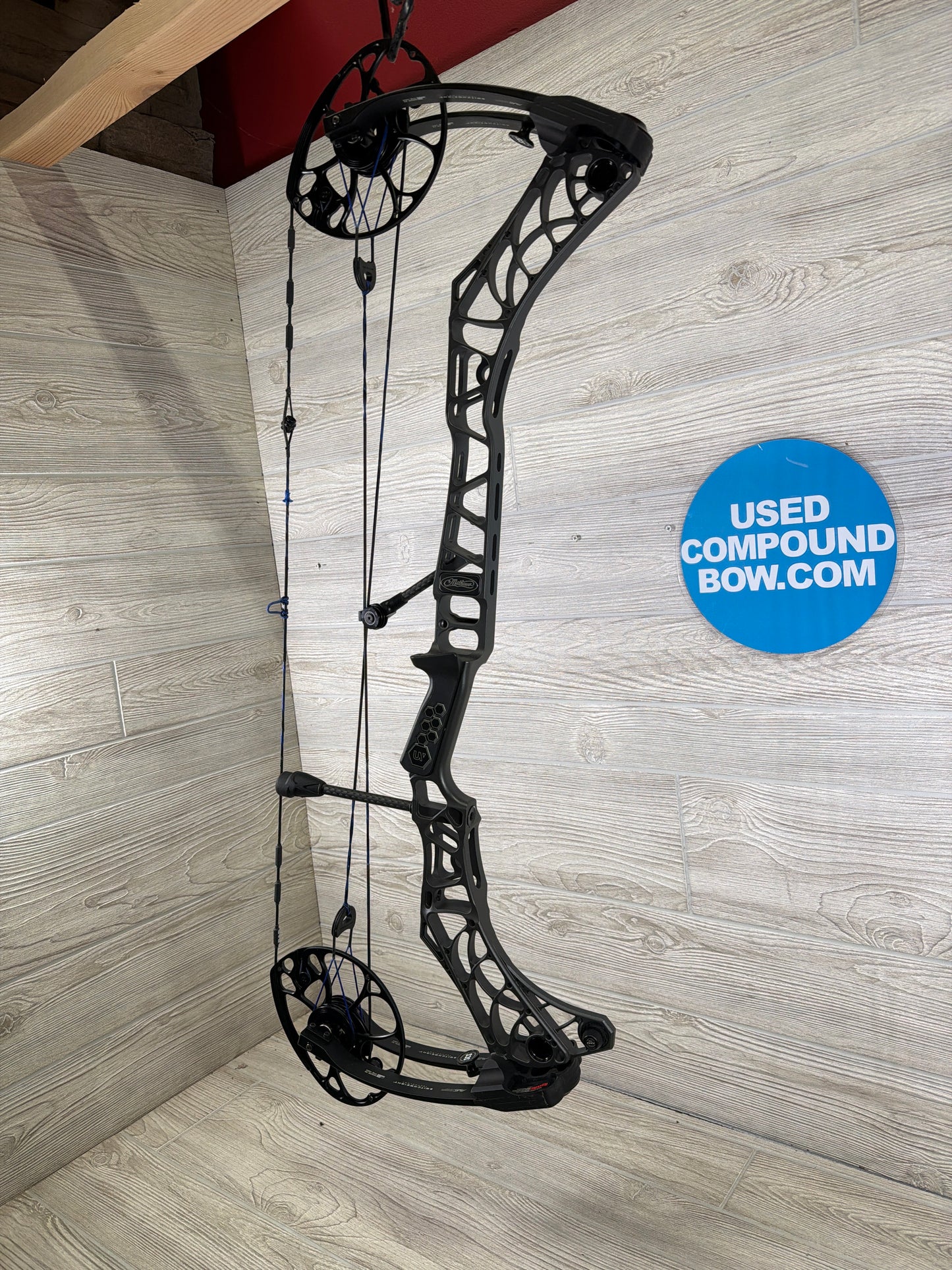 Used Mathews V3 31 28" 60lb Left Hand Stone/Black Limbs