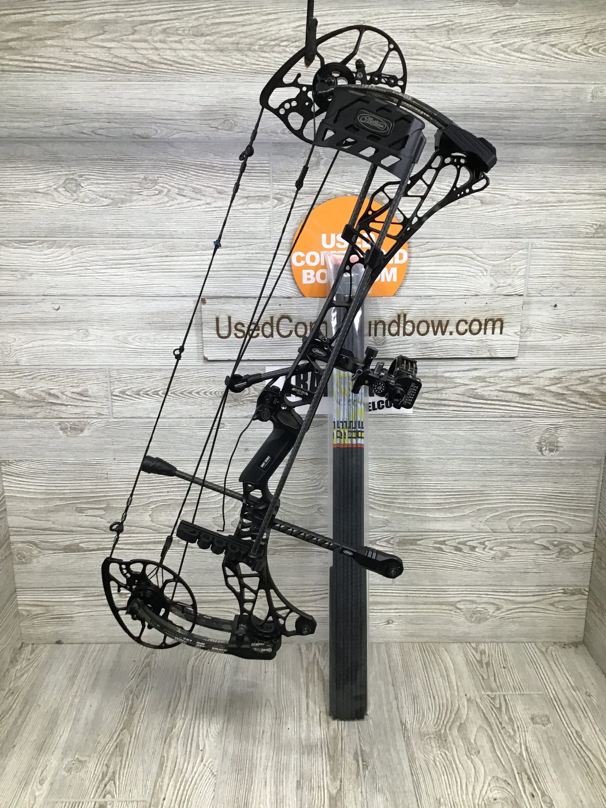 Used Mathews Lift X 29.5 Right Hand Black Riser/ Kuiu limbs 29.5/70 LOADED Pkg