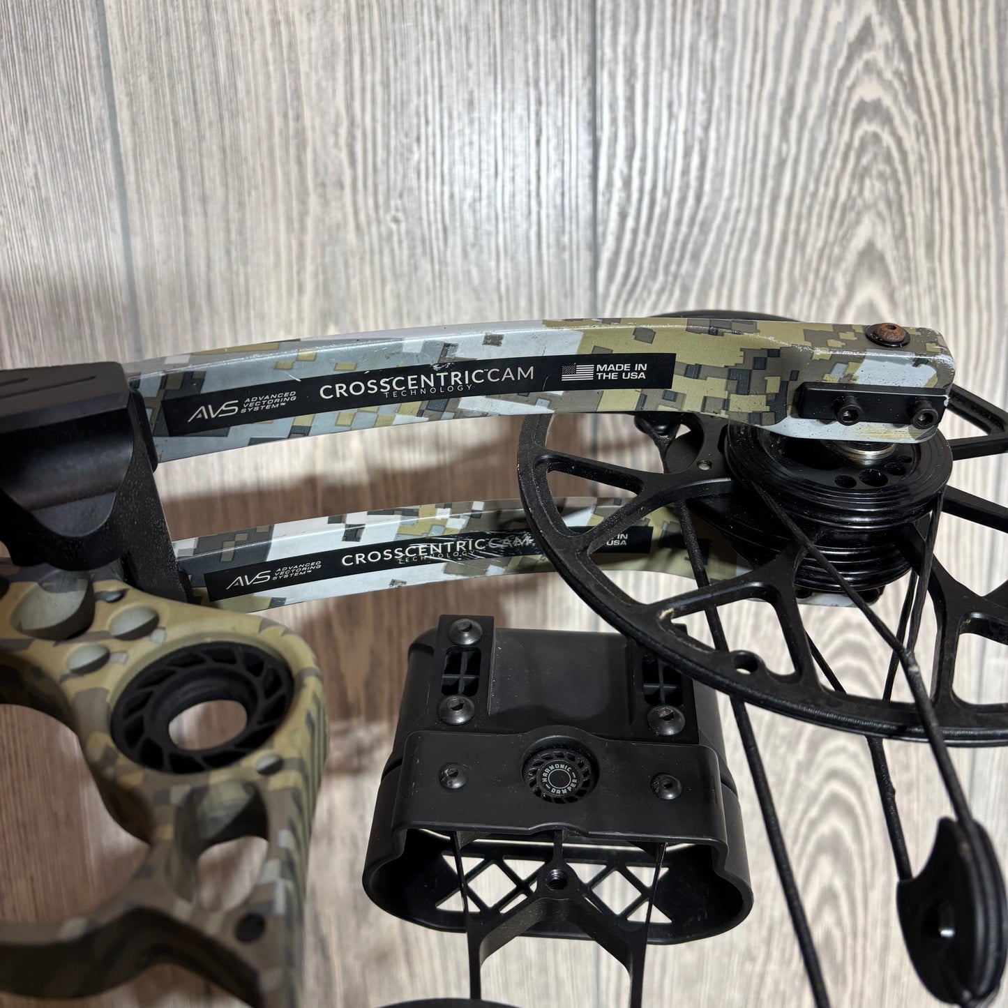 Used Mathews Halon 32 6 Sitka EVII Package 28.5" 70 lb RH