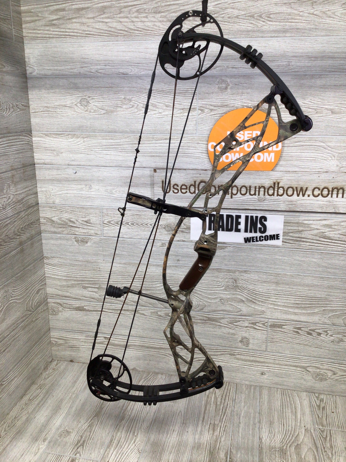 Used Hoyt Defiant 30 Right Handed 60-70# 28-30"