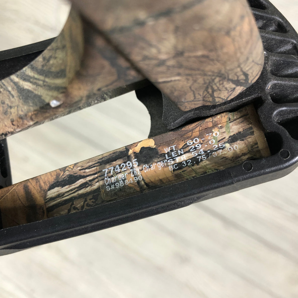 Used Hoyt Charger RH Camo 28.5" 60-70# Package