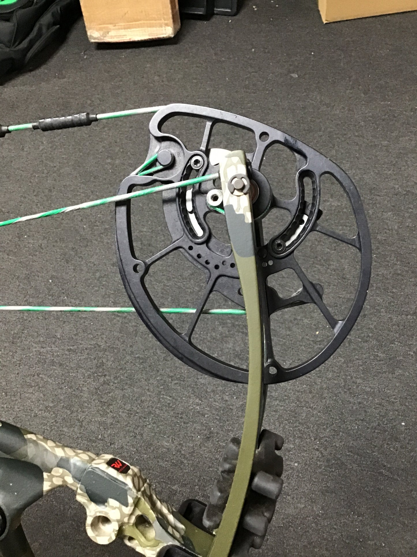 Hoyt RX-5 Wilderness 60-70# 25-30 Right Hand Package