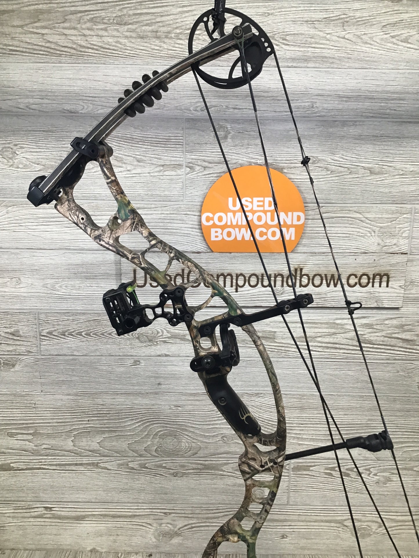 Used Hoyt Maxxis 60-70# Left Handed 27" Package