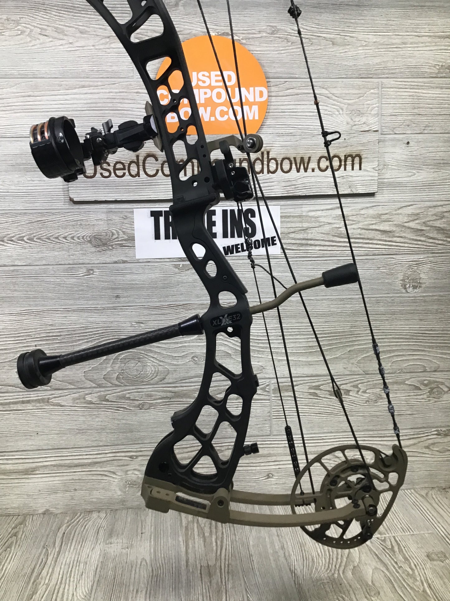Xpedition Xlite 32 60-70# Black with FDE accents 25-30.5" Package