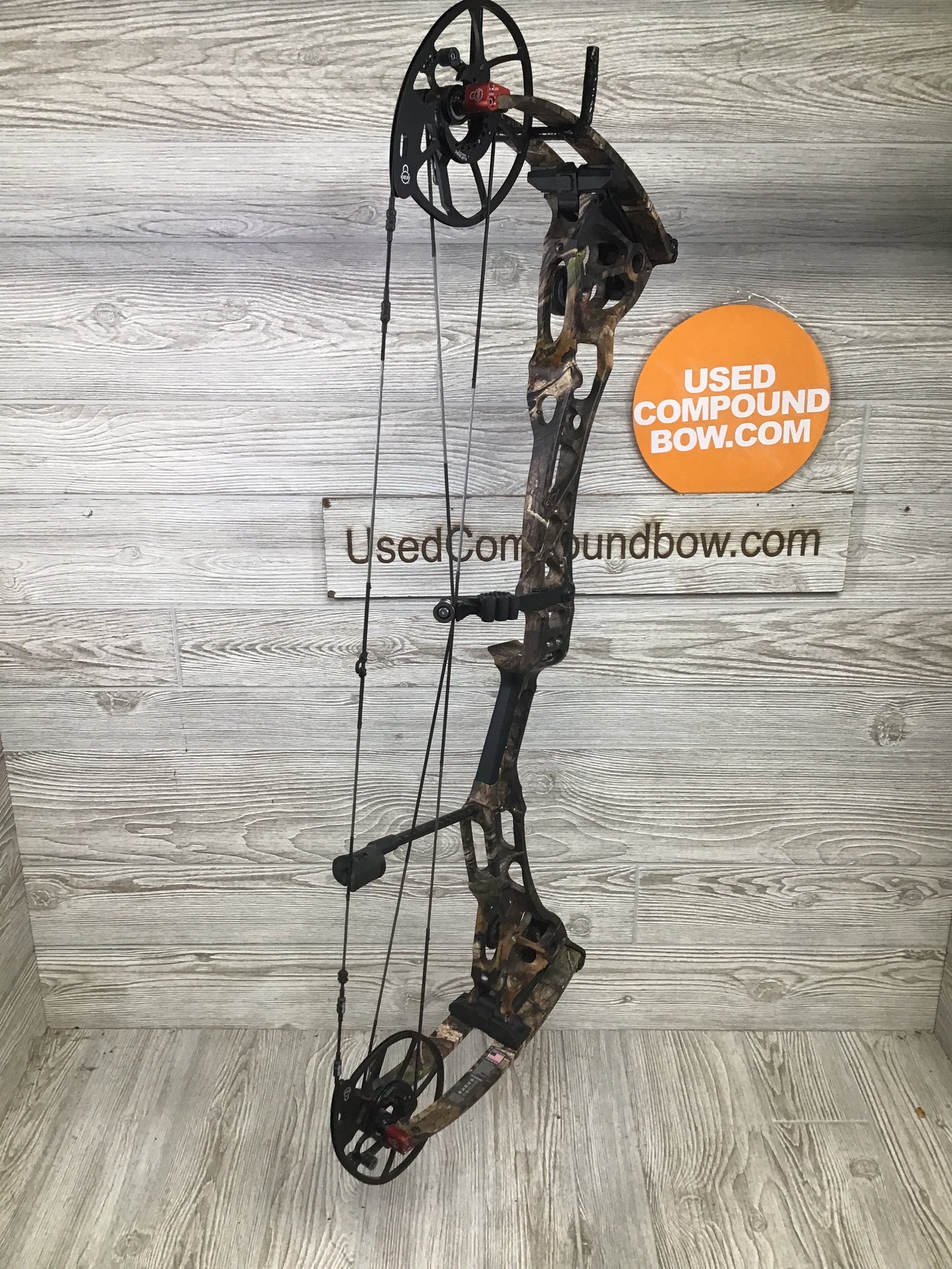 Used Bowtech CP30 RH Mossy Oak 60-70