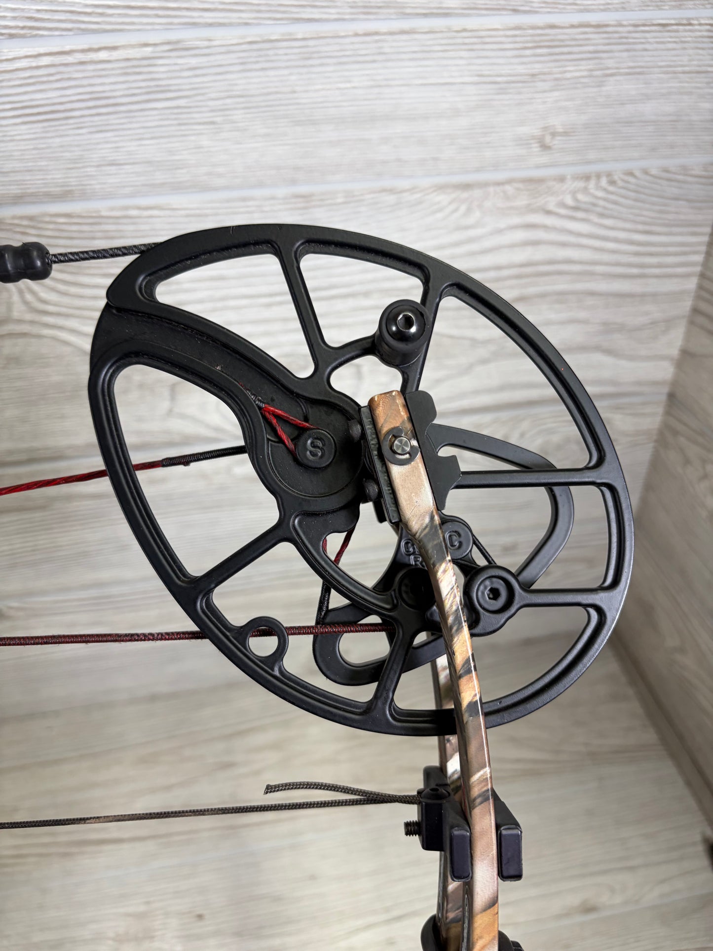 Used Mathews Creed 29" 60-70lb RH Bow Package