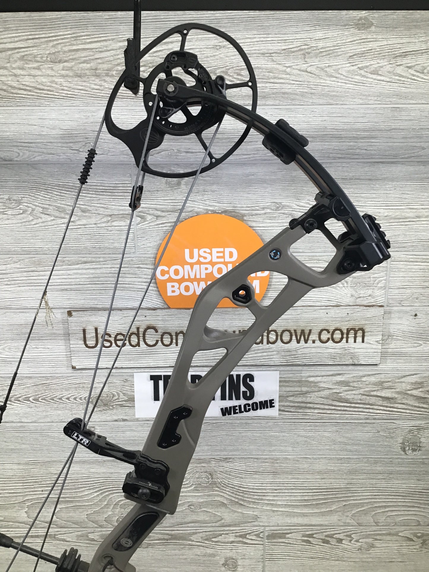 Elite Eon Carbon Sienna Brown Right Hand 60-70lb