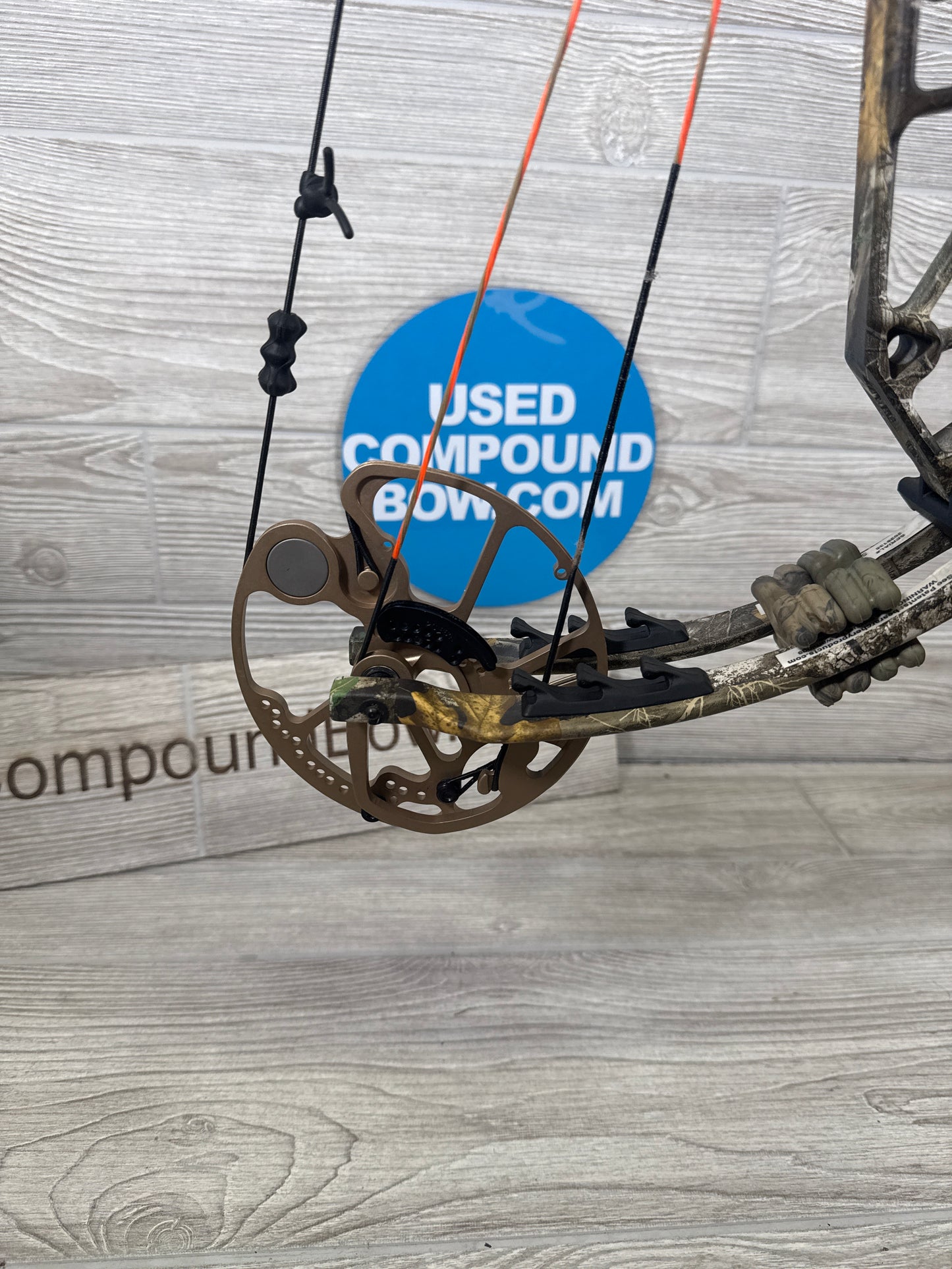 Used Bear Paradox 55-70# RH Real Tree Package