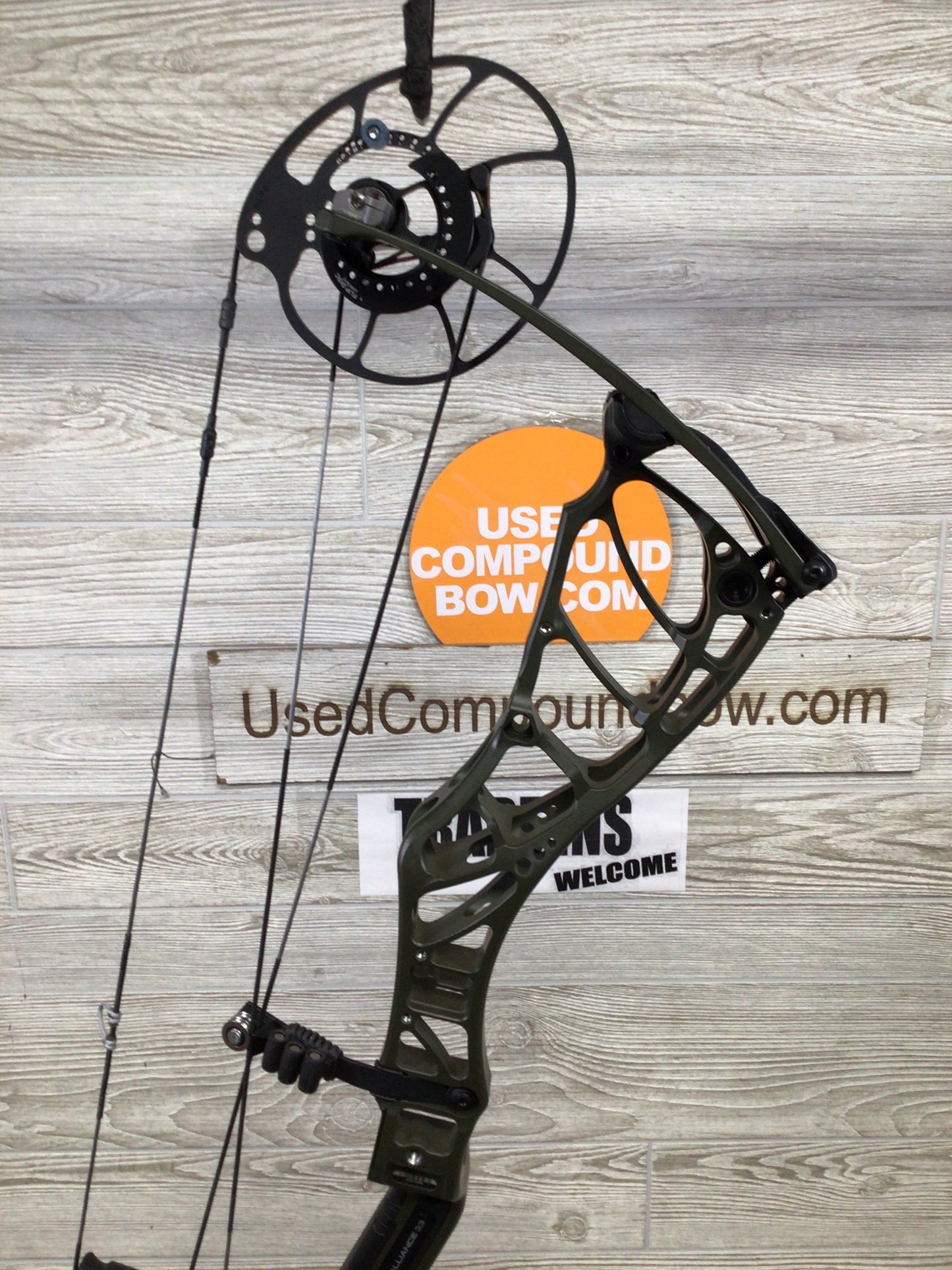 Bowtech Alliance 33 Right Handed 60-70# OD Green