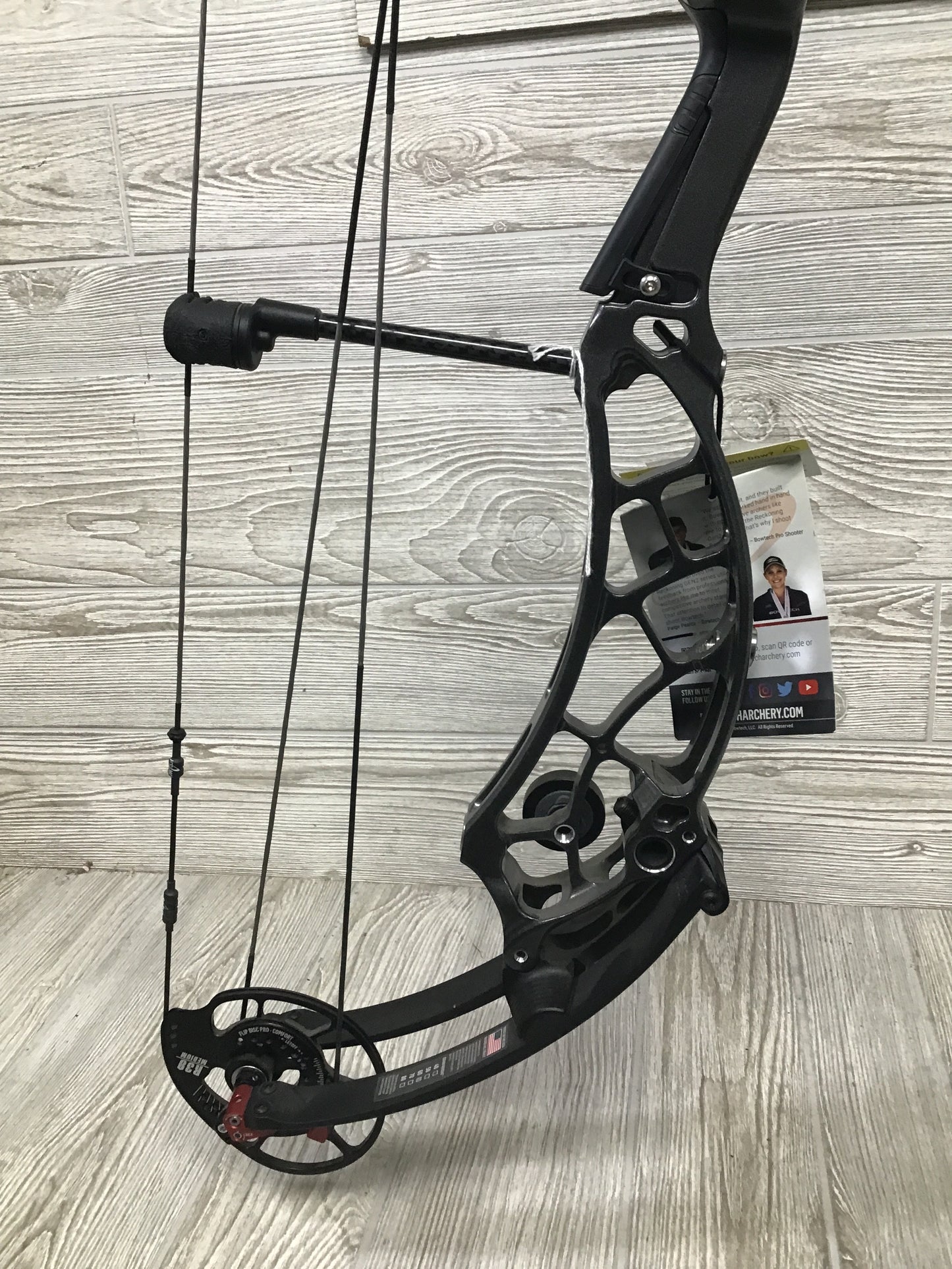 Used Bowtech Reckoning Gen 2 39 50-60# Right Hand Speedway Gray Med Cam