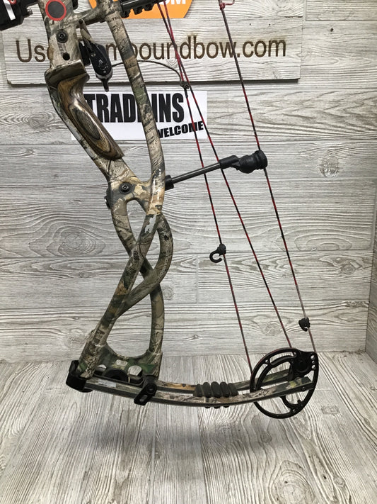 Used Hoyt Carbon Matrix 29" 70lb Right Hand Camo Bow Pkg