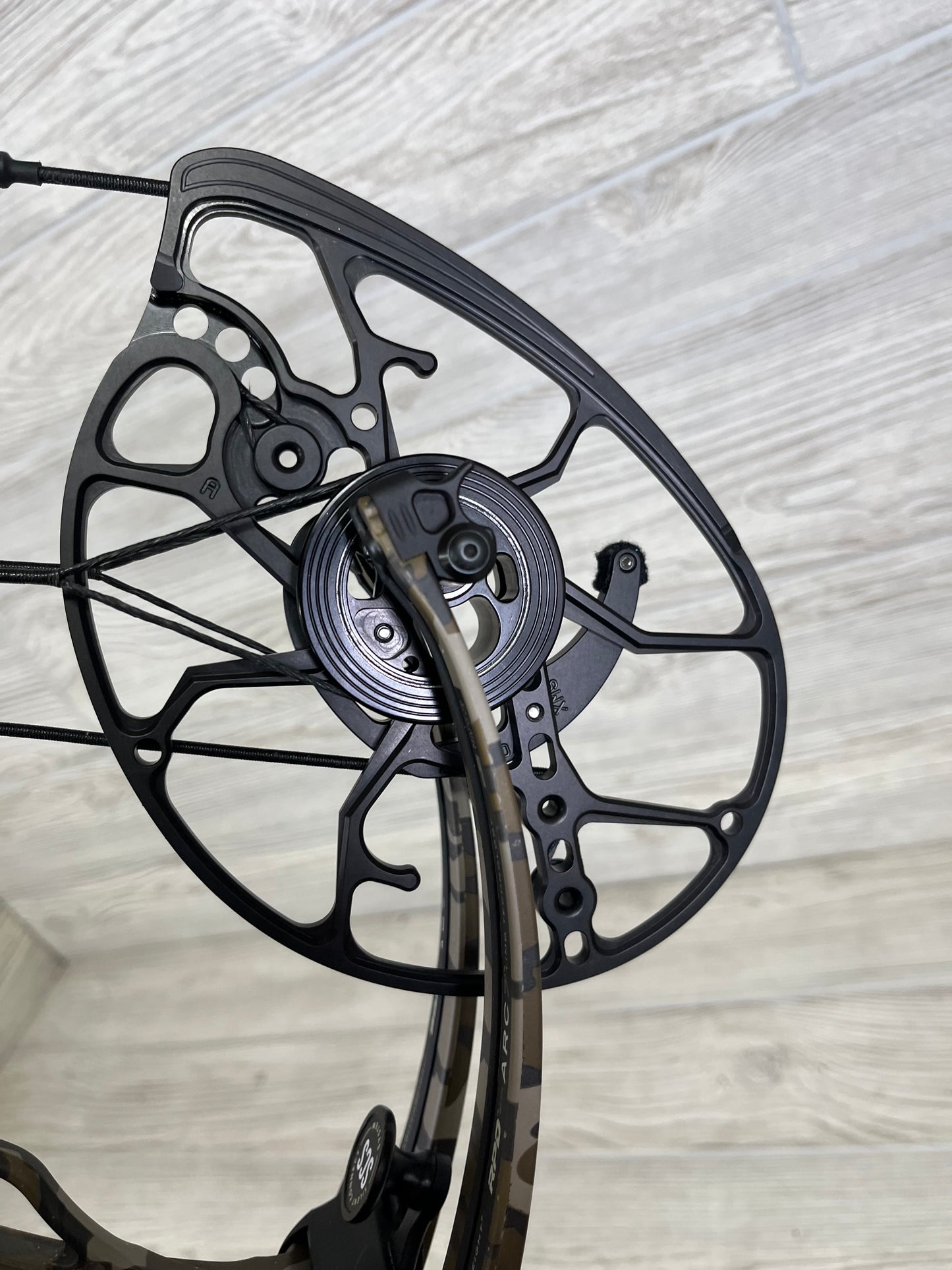 Used Mathews Lift X 33 Mossy Oak Bottomlands RH-70-28.5