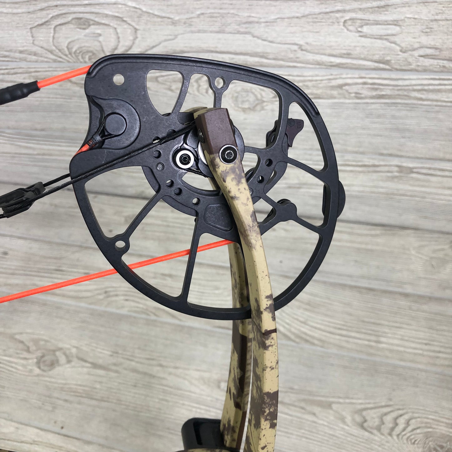 Used Hoyt RX-9 LH 60-75# First Lite Circa package