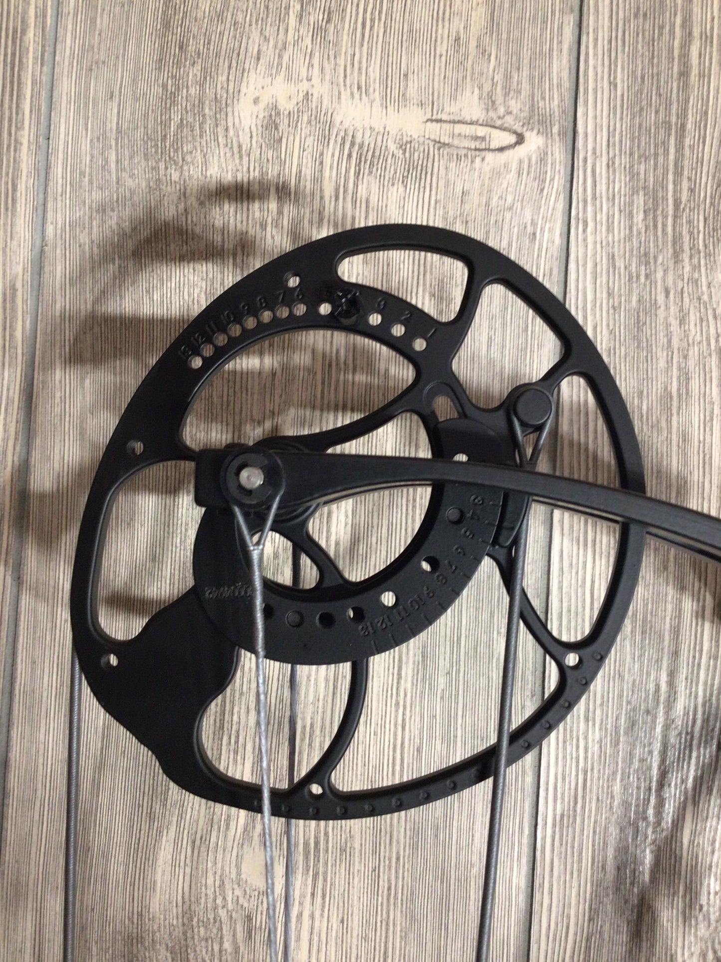 Used Elite Terrain RH Black 30" 70# Bow