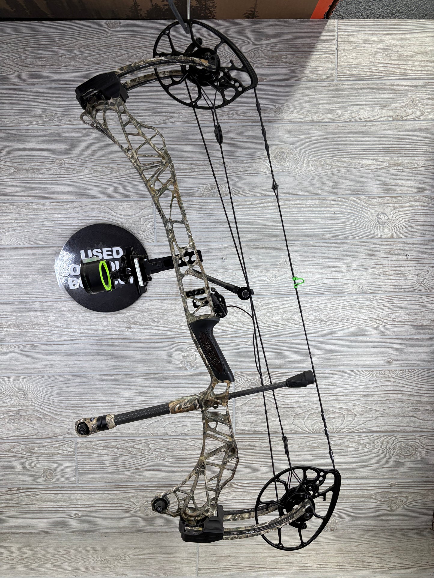 Used Mathews Lift 29.5 RH Realtree Edge Bow Package