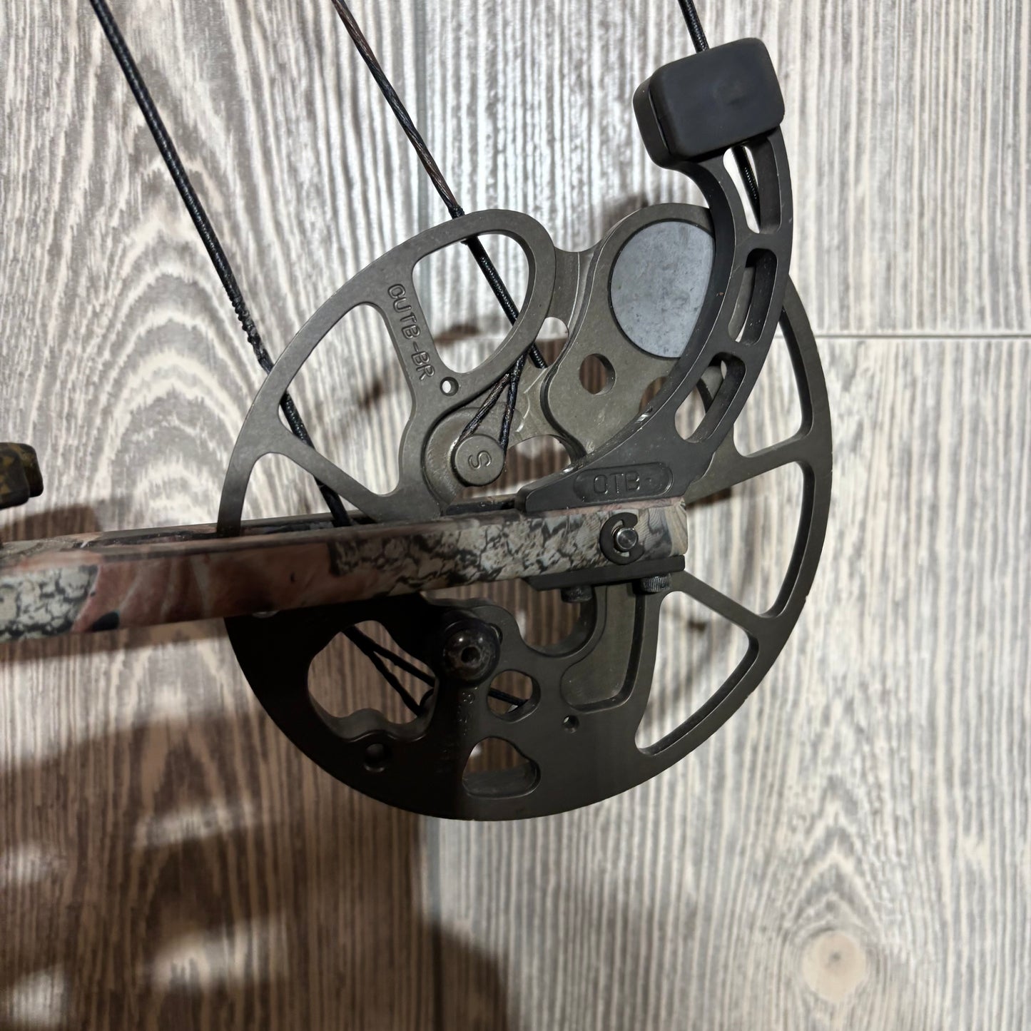 Used Mathews Outback RH 29" 70lbs Package