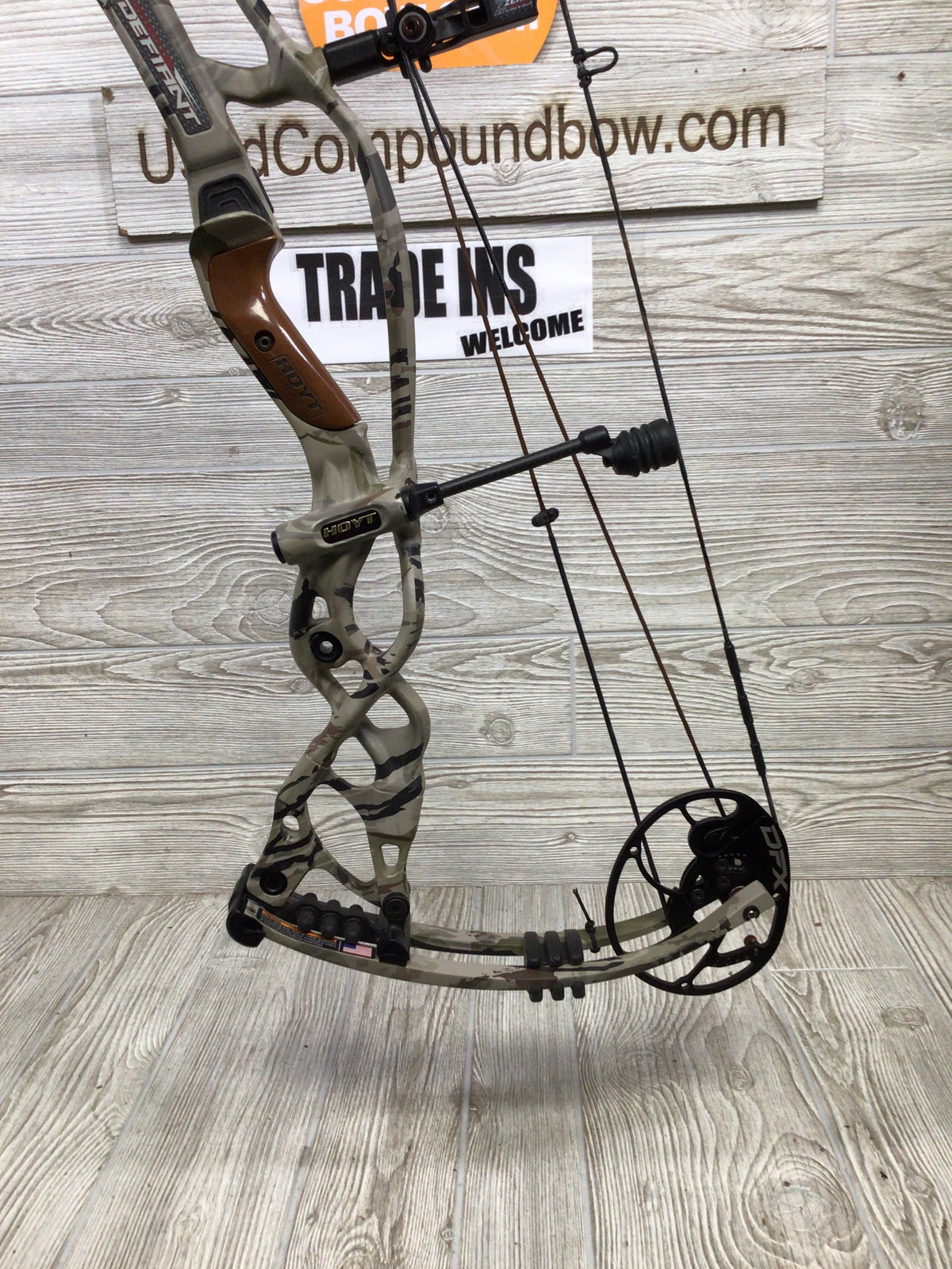 Hoyt Carbon Defiant 34 Right Handed Cam UA Ridge Reaper 29"-31" 60-70#