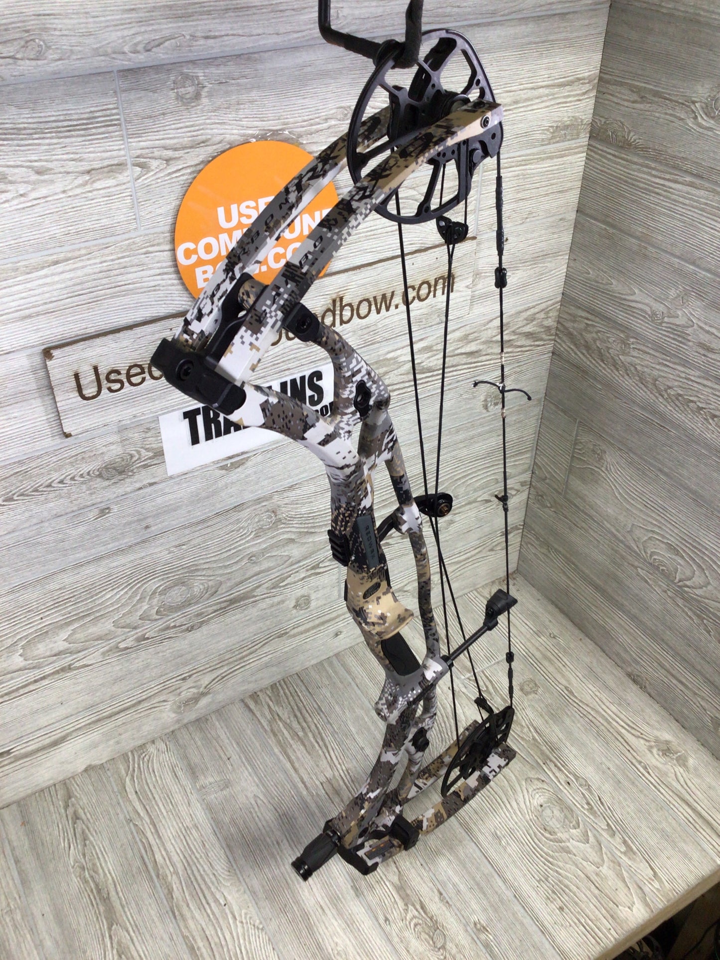 Hoyt RX-9 Ultra Right Handed 55-65# Elevated 2 29"
