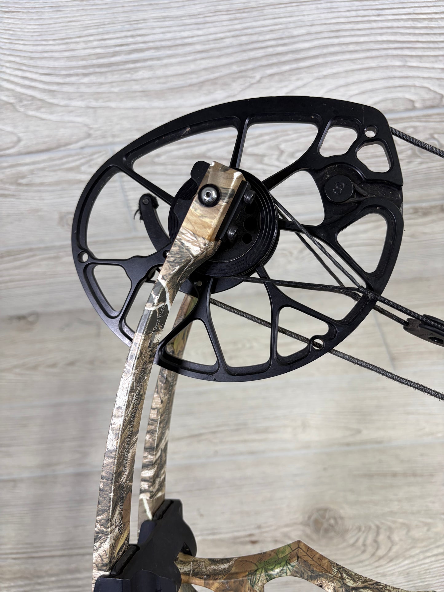 Used Mathews Traverse Right Handed 60-70lb 30" Realtree Camo