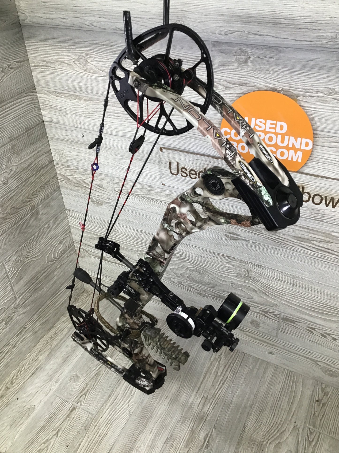 Used Mathews Halon 6 package Right Handed 30"/70 Package