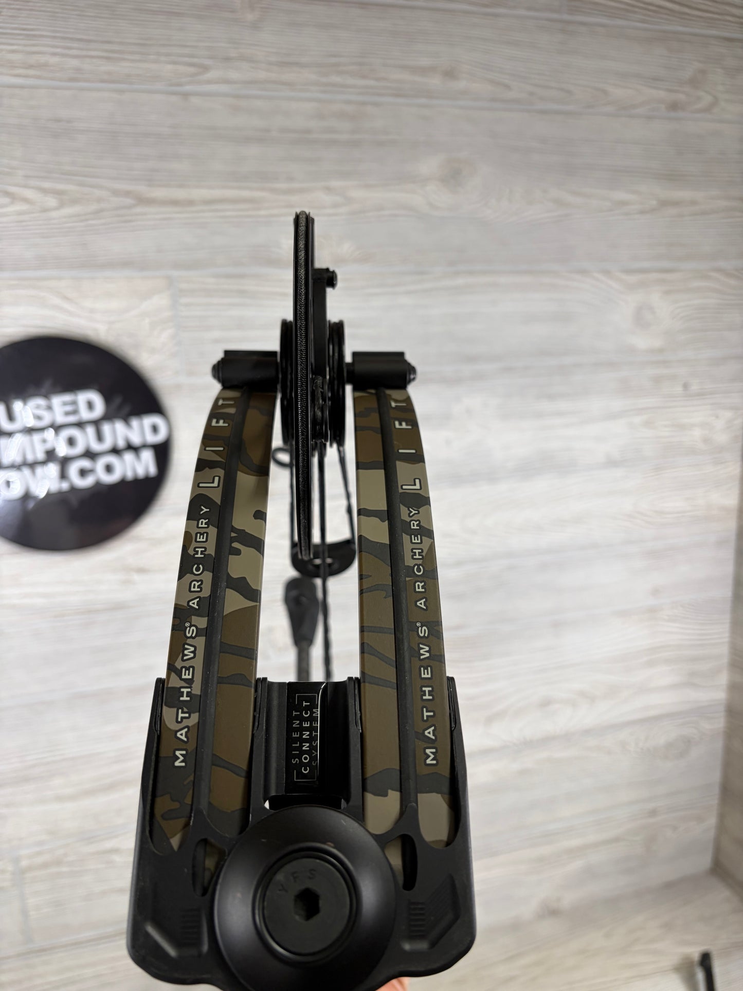 Used Mathews Lift 29.5 Right Handed Black Riser Bottomlands Limbs