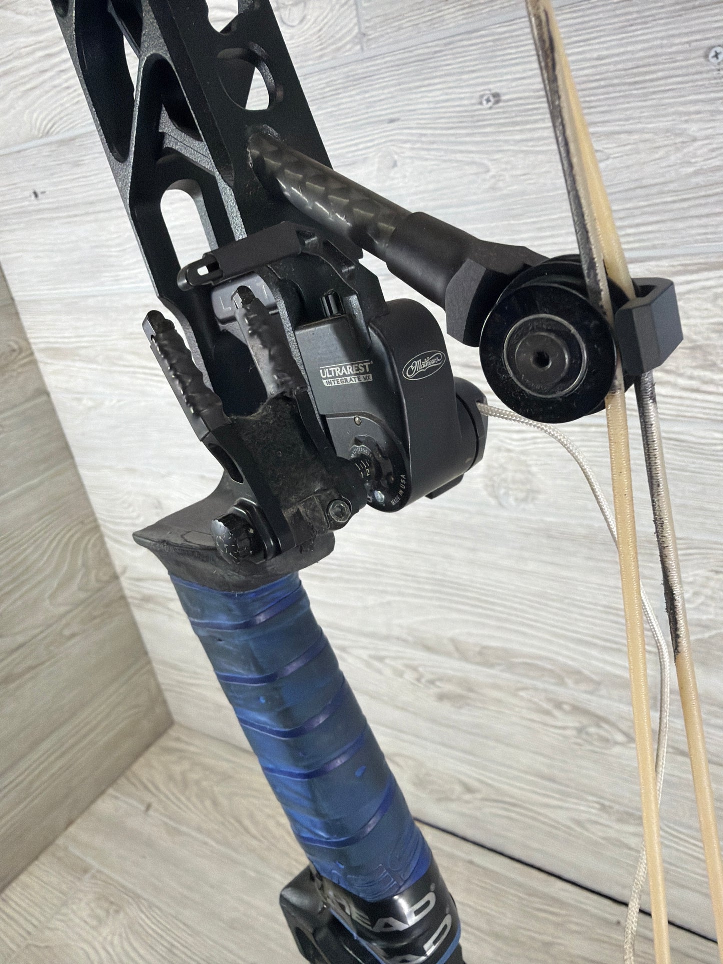 Used Mathews LIFT 29.5 28.5" 60lb Black Riser/Granite Limbs Right Hand Bow w/ Mathews IMX Rest