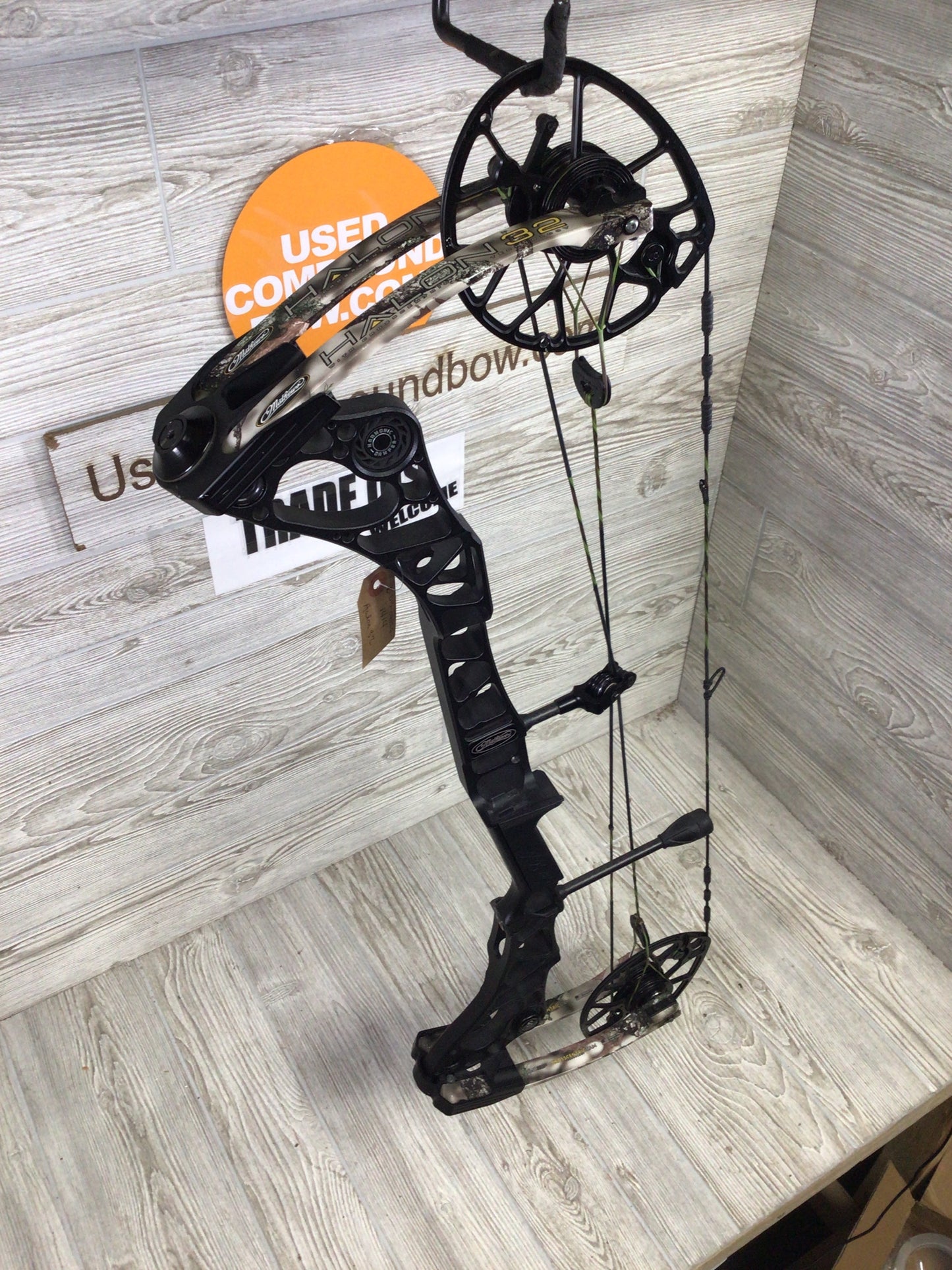 Used Mathews Halon 32 6 50-60# Right Handed Black riser/ lost XD limbs