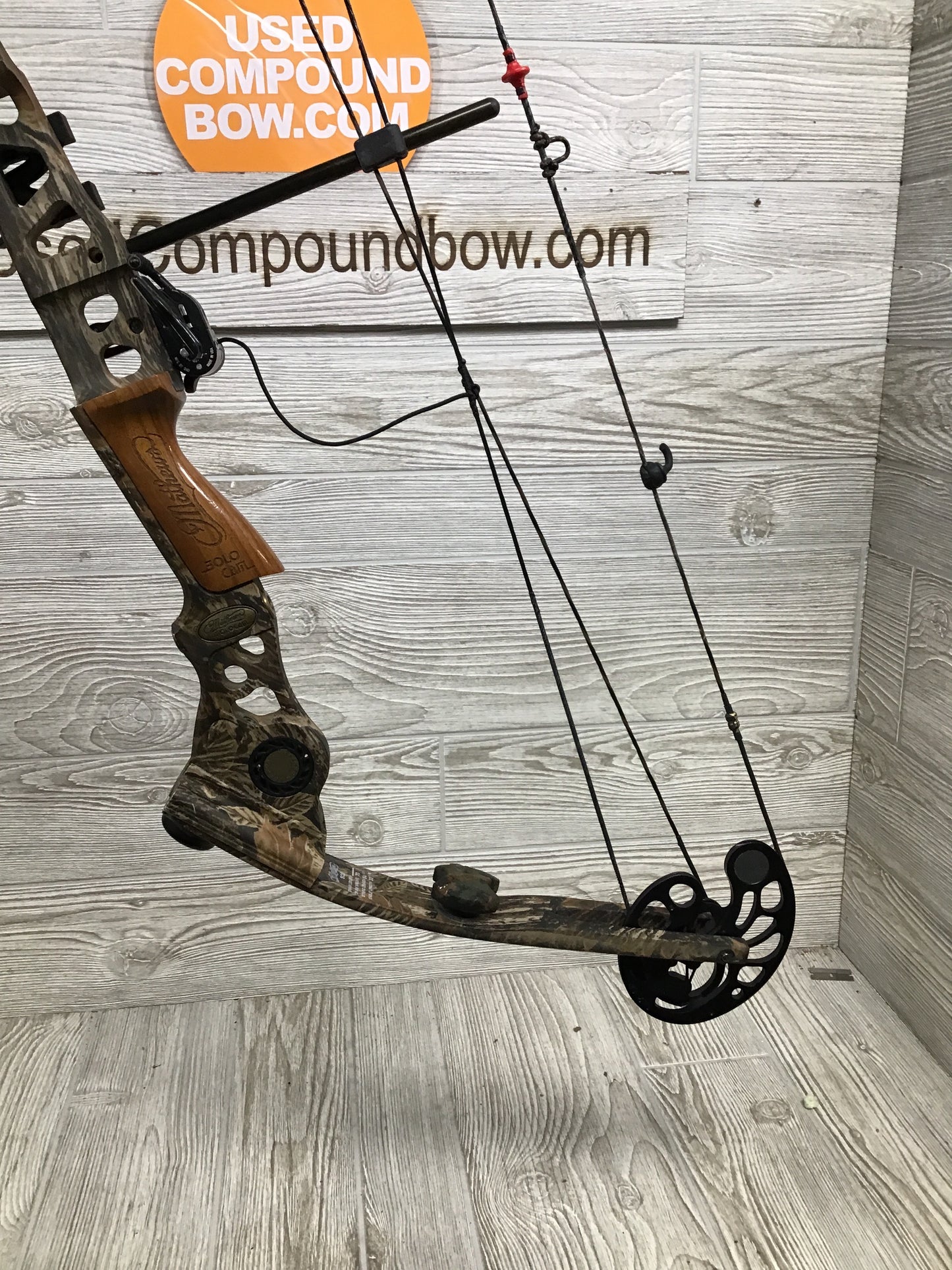 Used Mathews SQ2 Right Handed 28" 70lb Realtree package