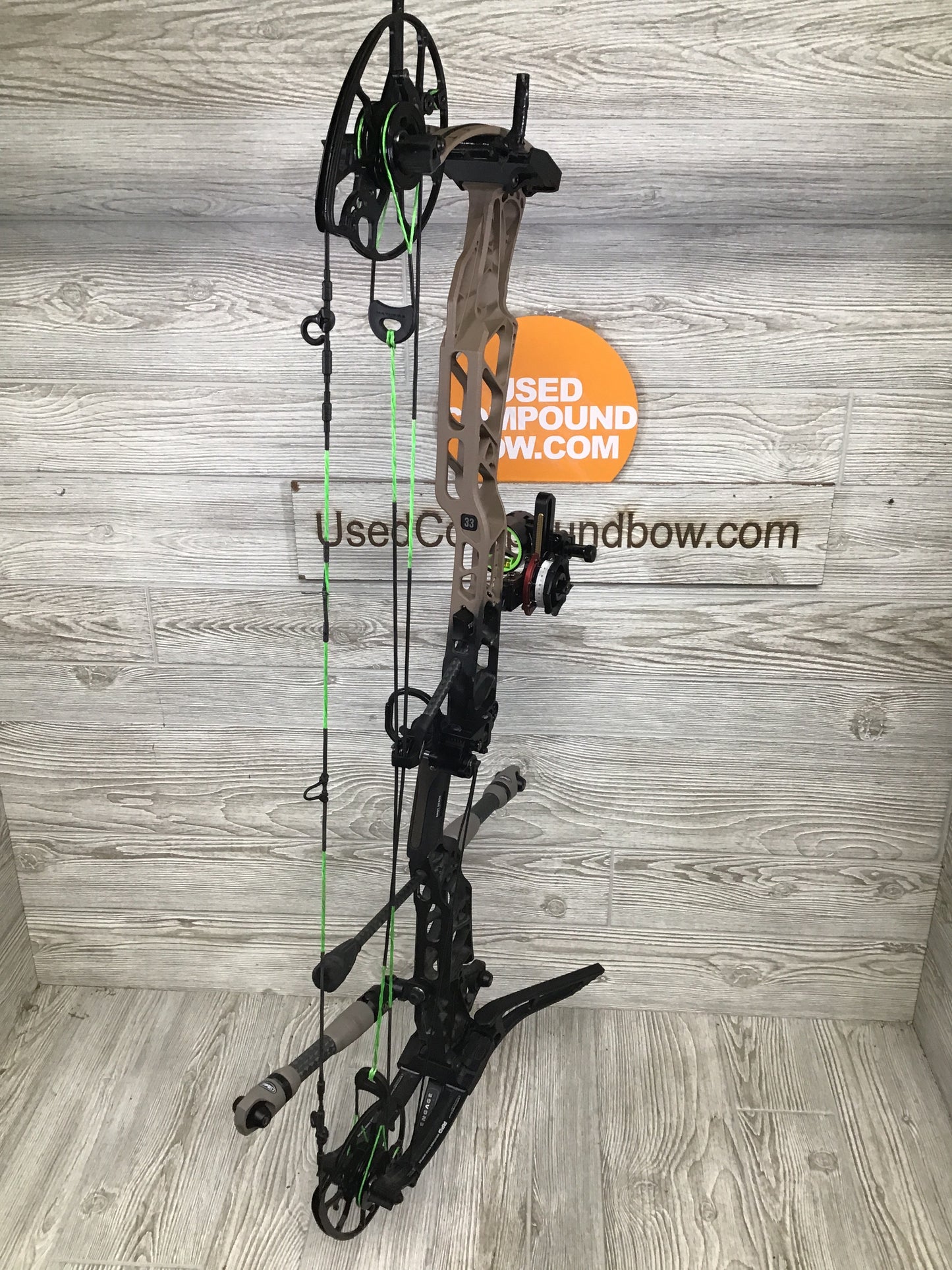 Used Mathews Lift 33 RH Earth Fade to Black Loaded Package