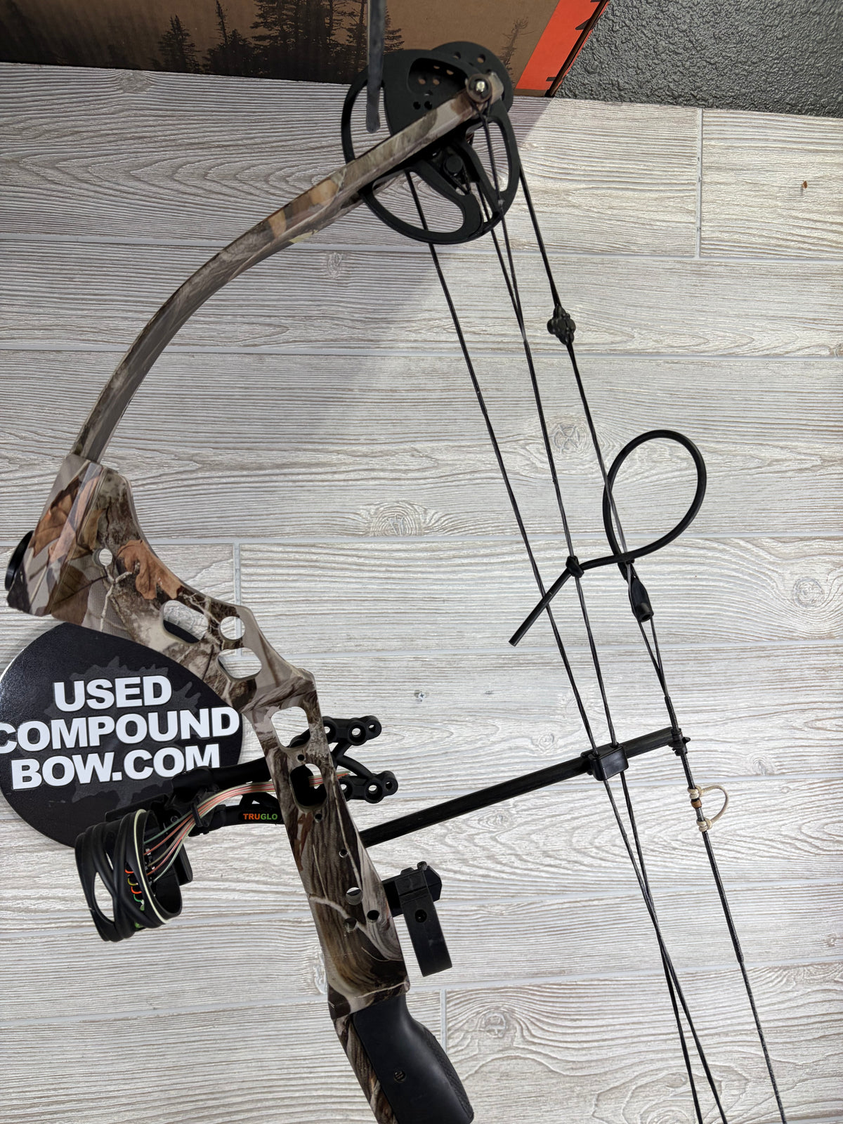 Used Parker Side-Kick XP Right Handed 18-28" 20-29lbs Camo Bow Pkg
