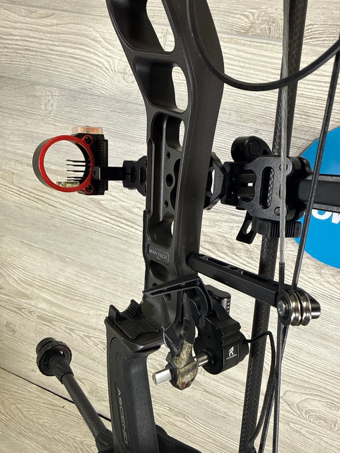 Used Bowtech Ascend RH stealth grey Package 60#