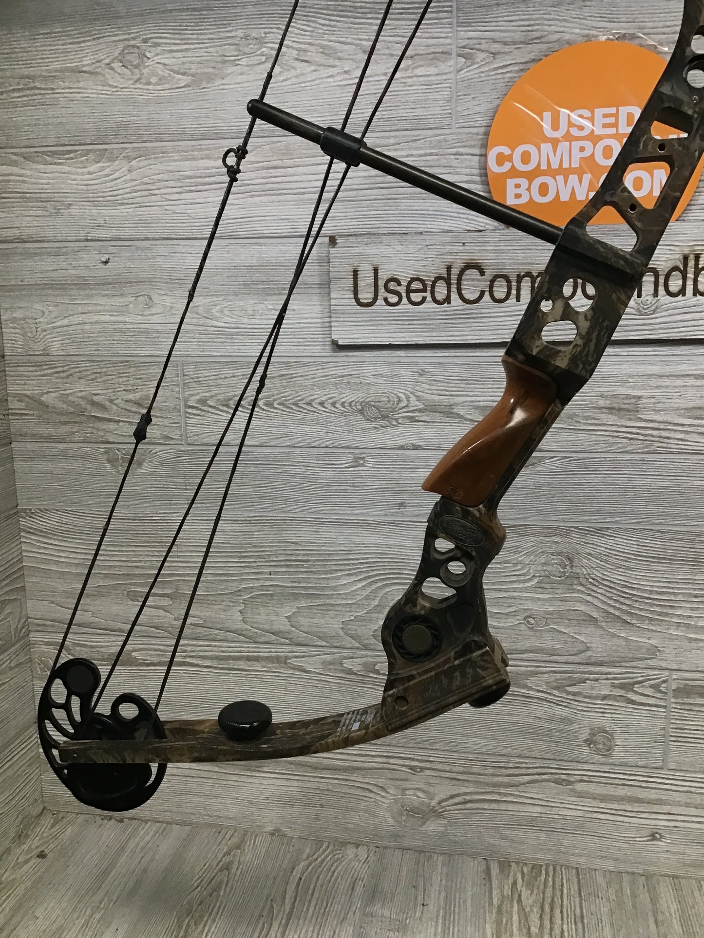 Used Mathews SQ2 Right Handed 30" 70lb Realtree