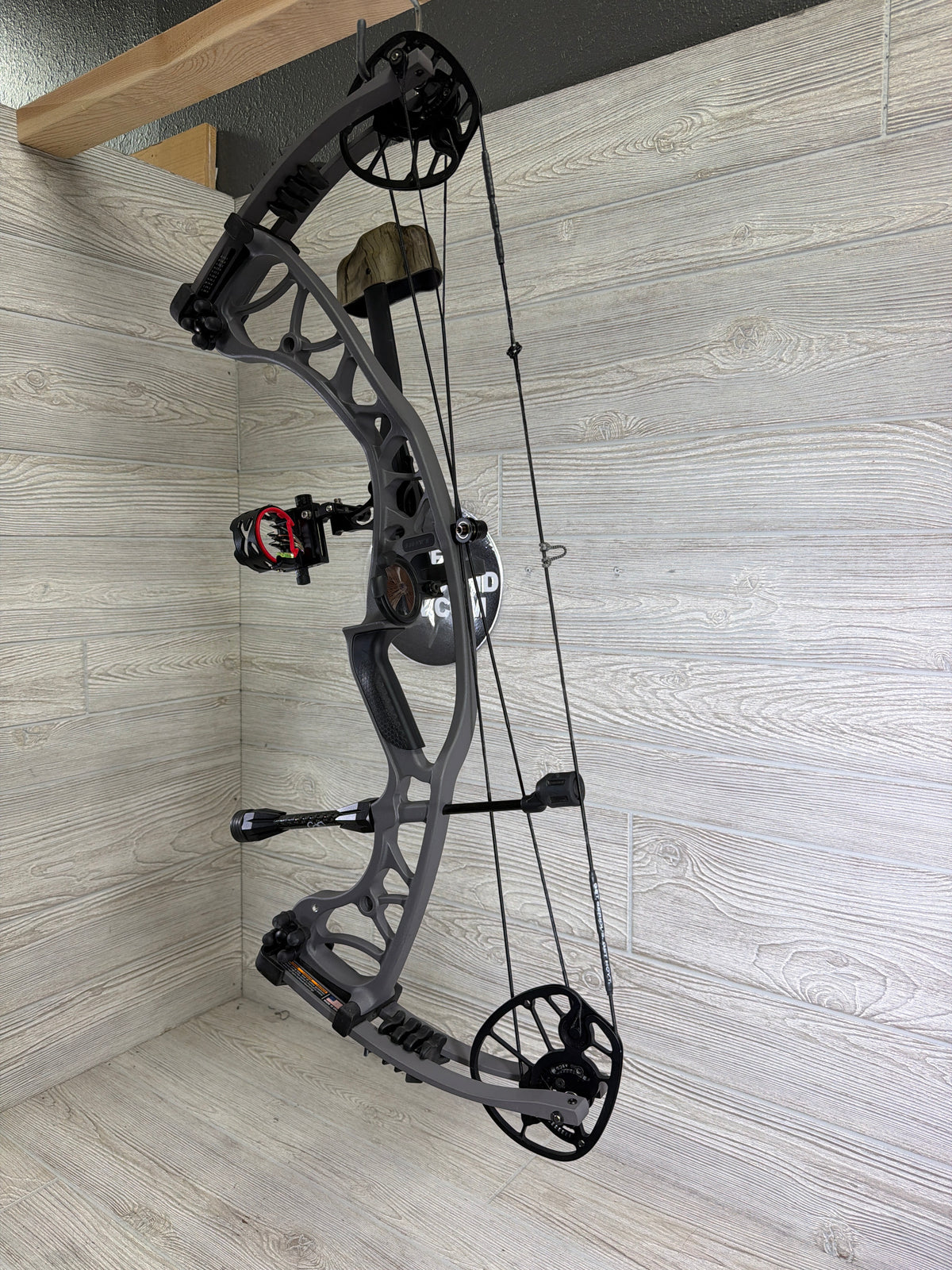 Used Hoyt Torrex XT Right Hand Tombstone 60-70lbs PKG