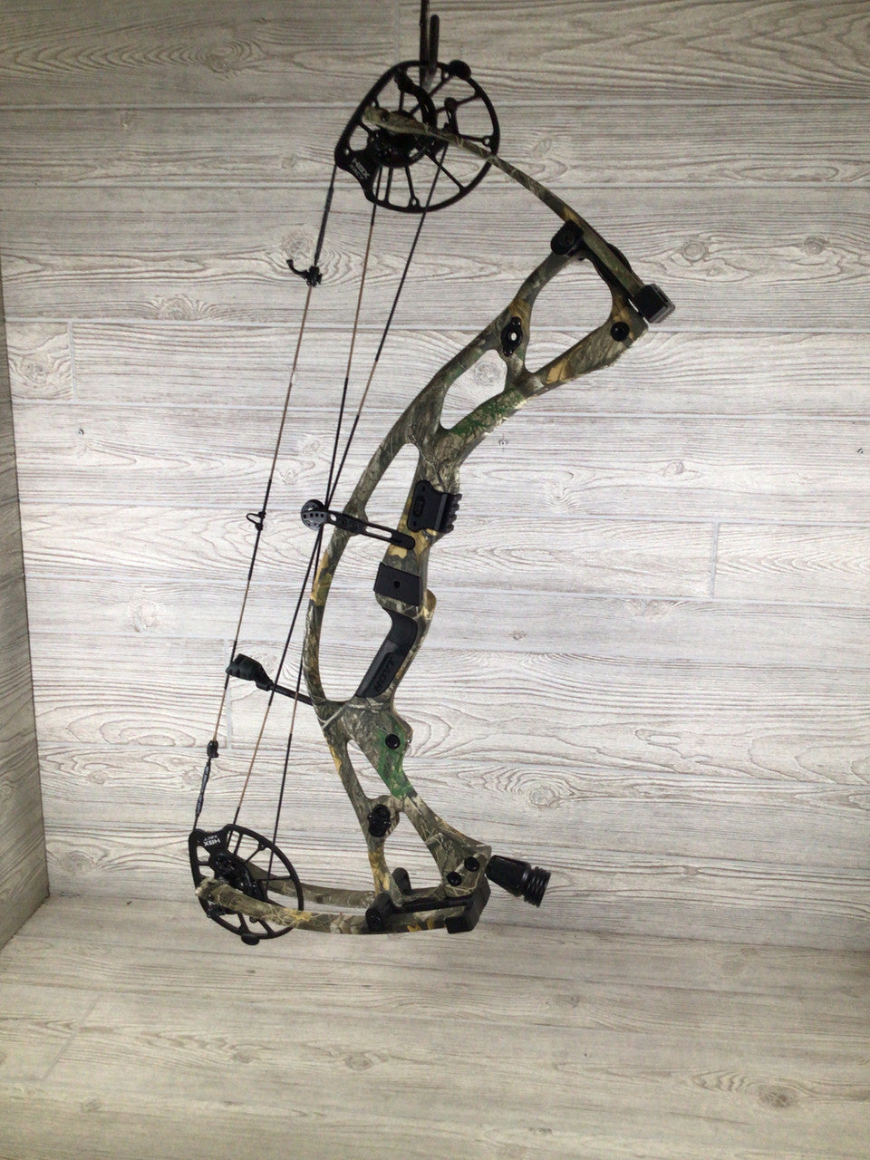 Hoyt RX-8 RH Realtree Edge 70lbs 25-30"