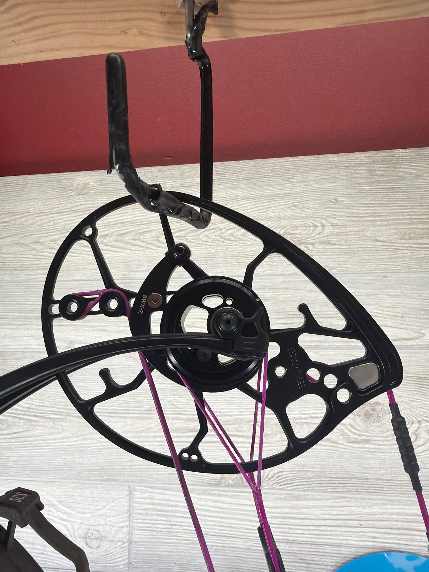 Used Mathews ARC 30 29" 70lbZ Left Hand Kodiak Brown/Black Limbs Bow w/Black Gold Pro Single Pin